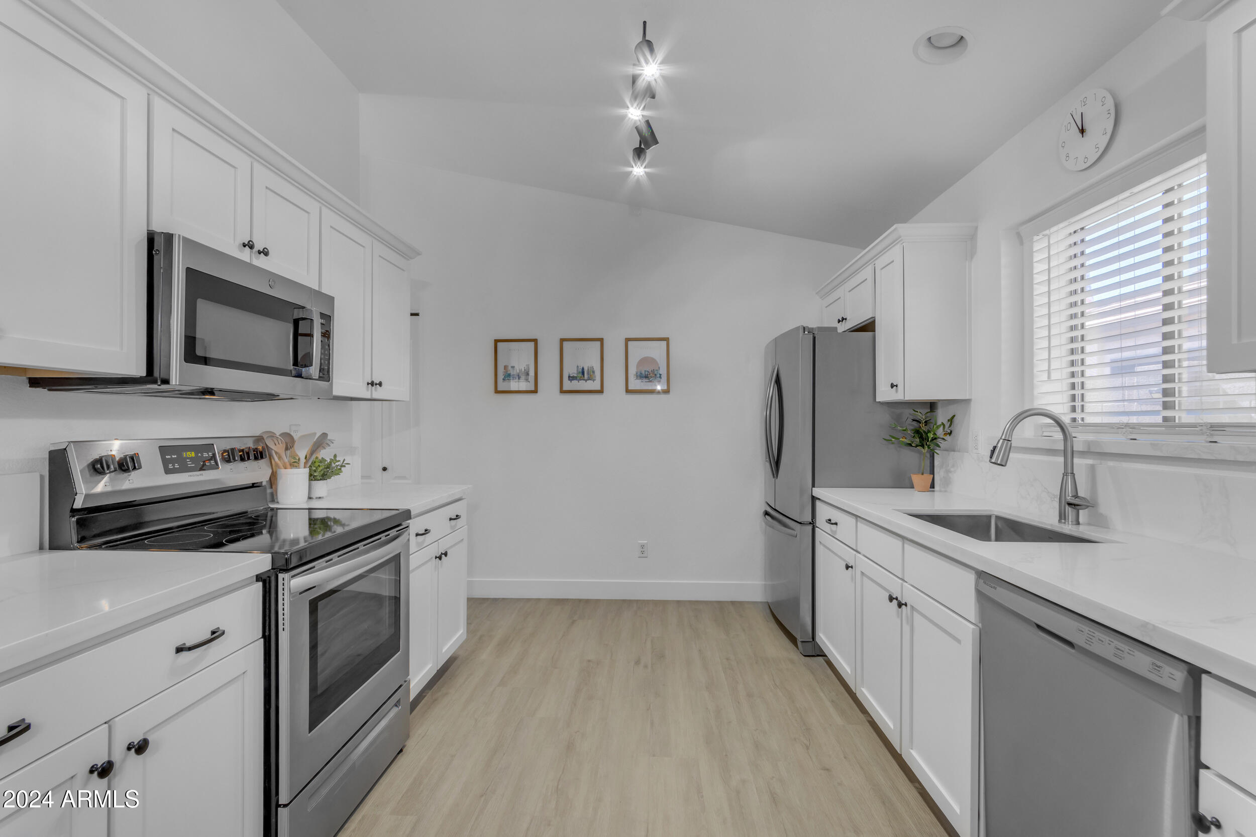 2168 E ARABIAN Drive