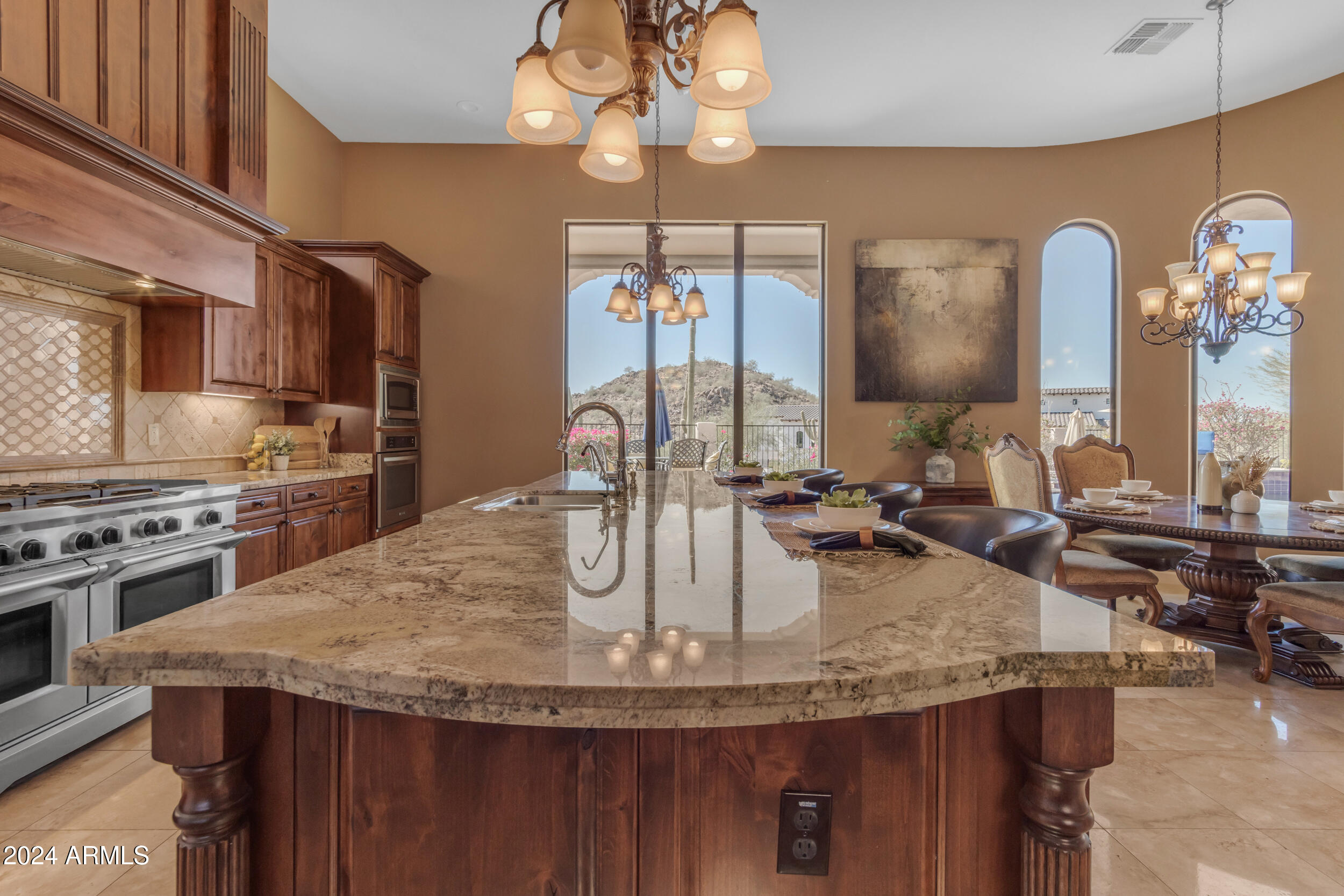 8724 E REGINA Circle