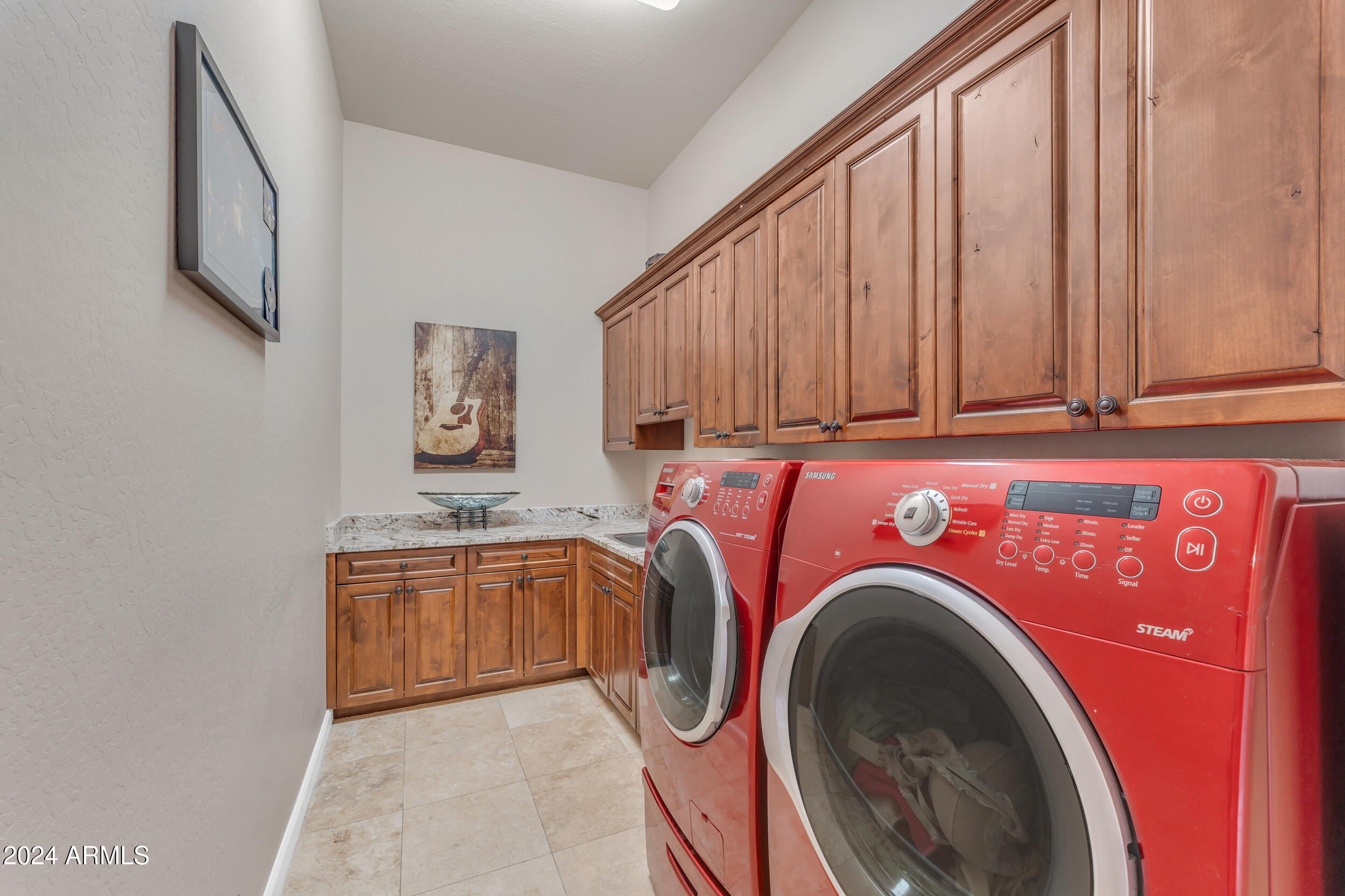 8724 E REGINA Circle