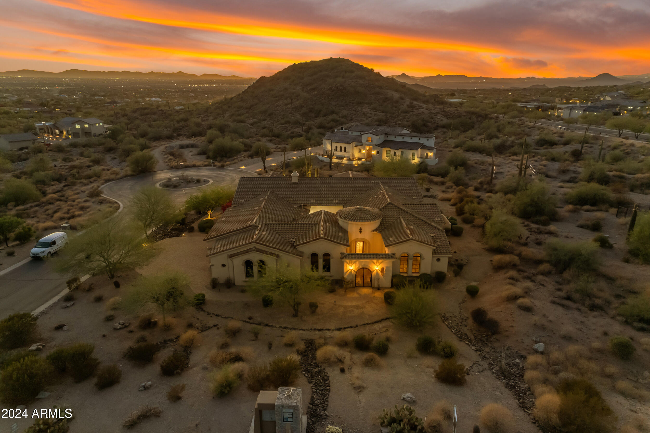 8724 E REGINA Circle