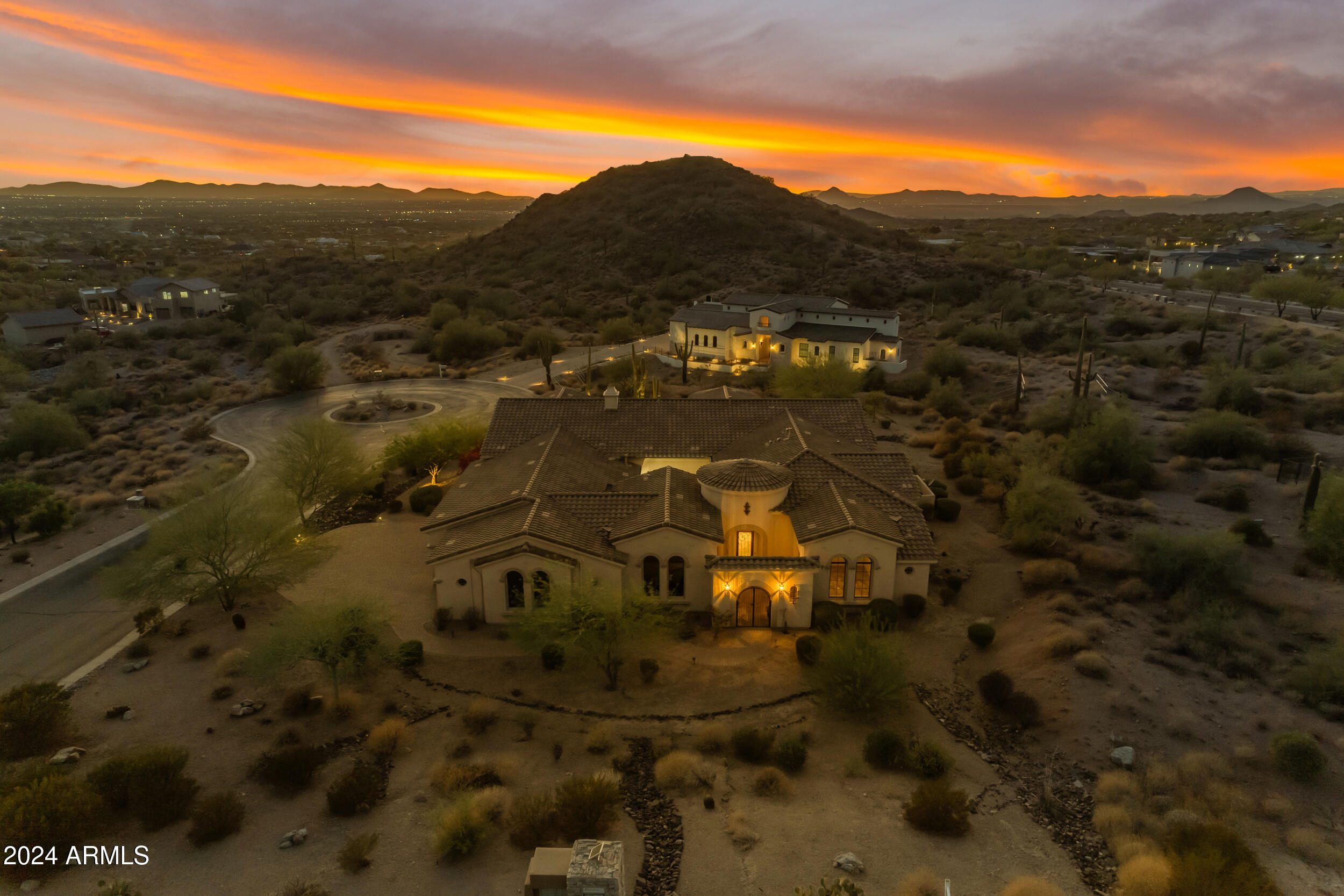 8724 E REGINA Circle