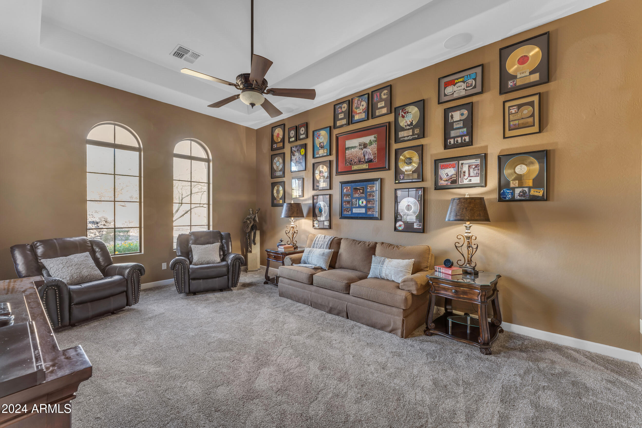 8724 E REGINA Circle