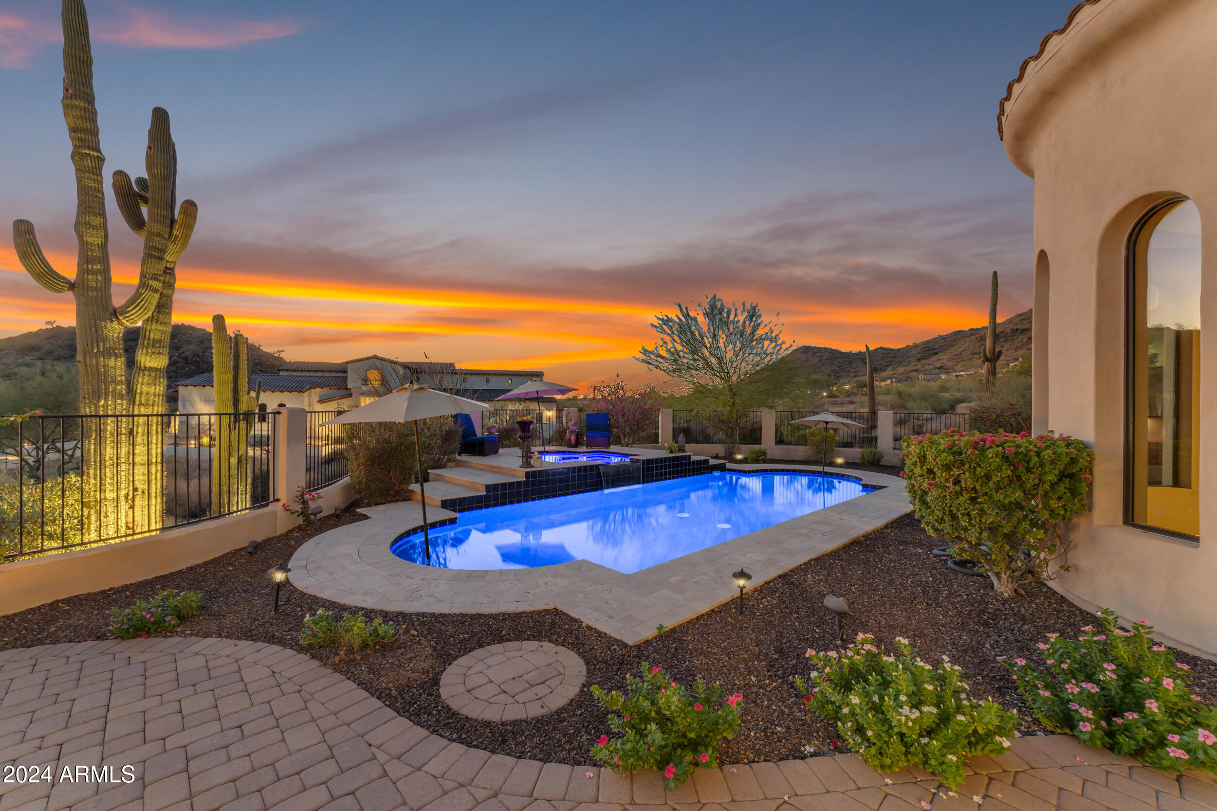 8724 E REGINA Circle