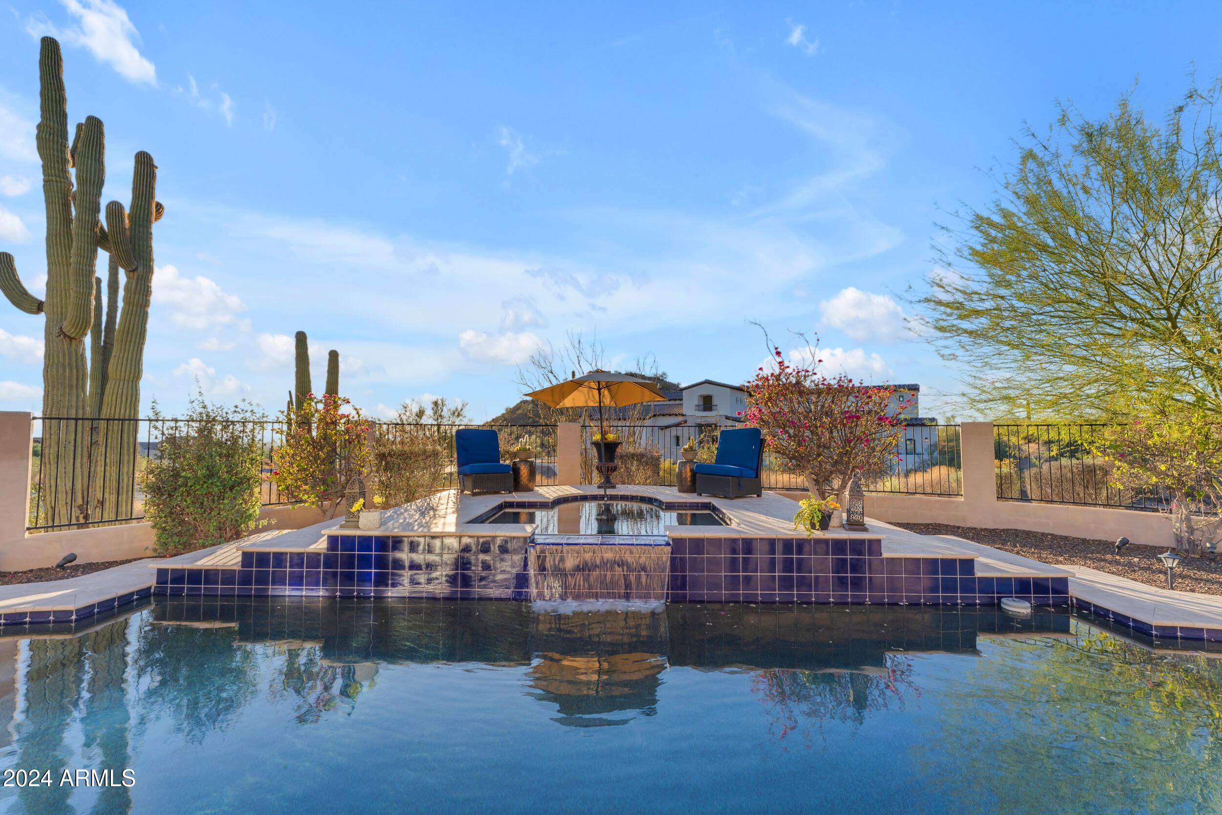 8724 E REGINA Circle