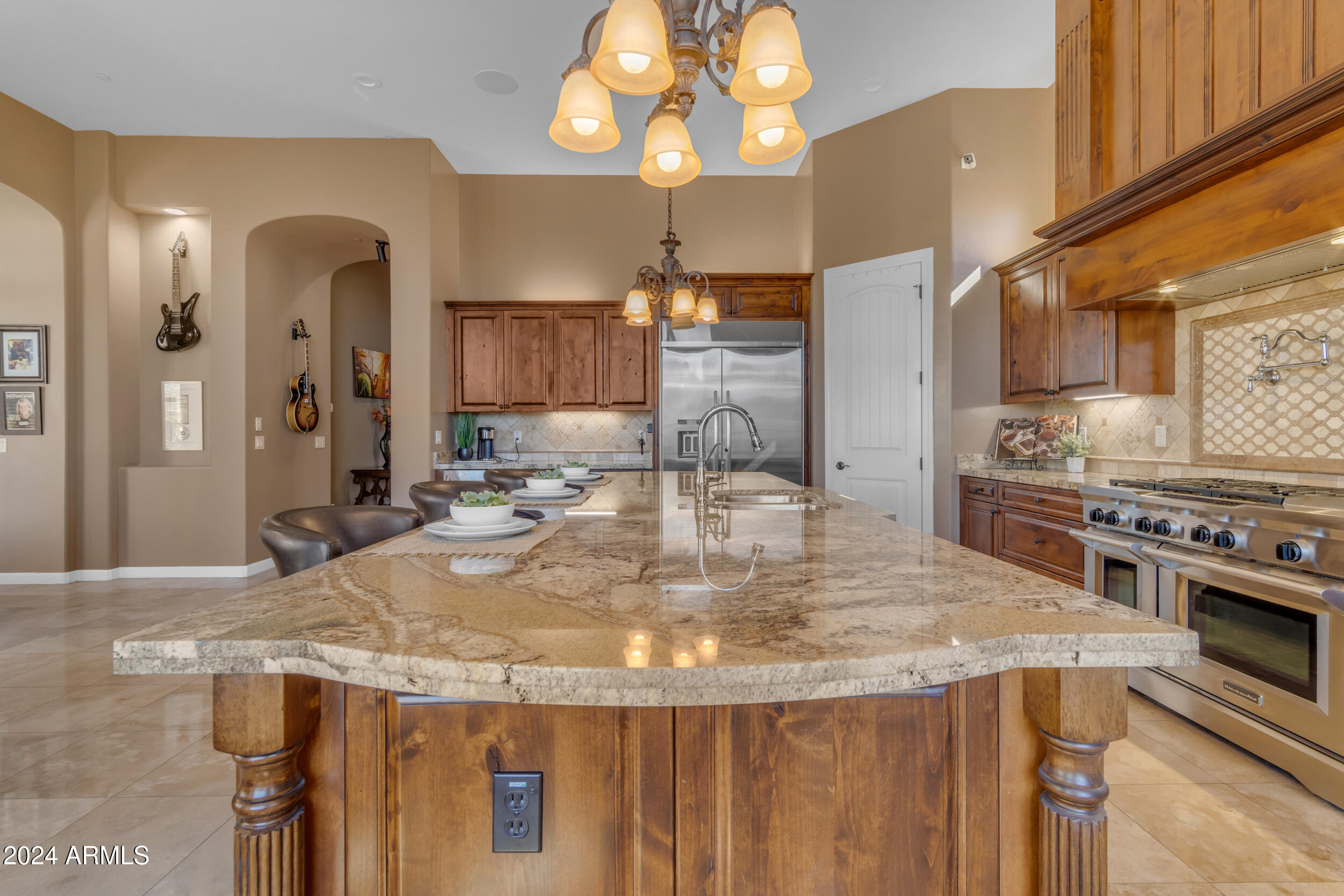 8724 E REGINA Circle