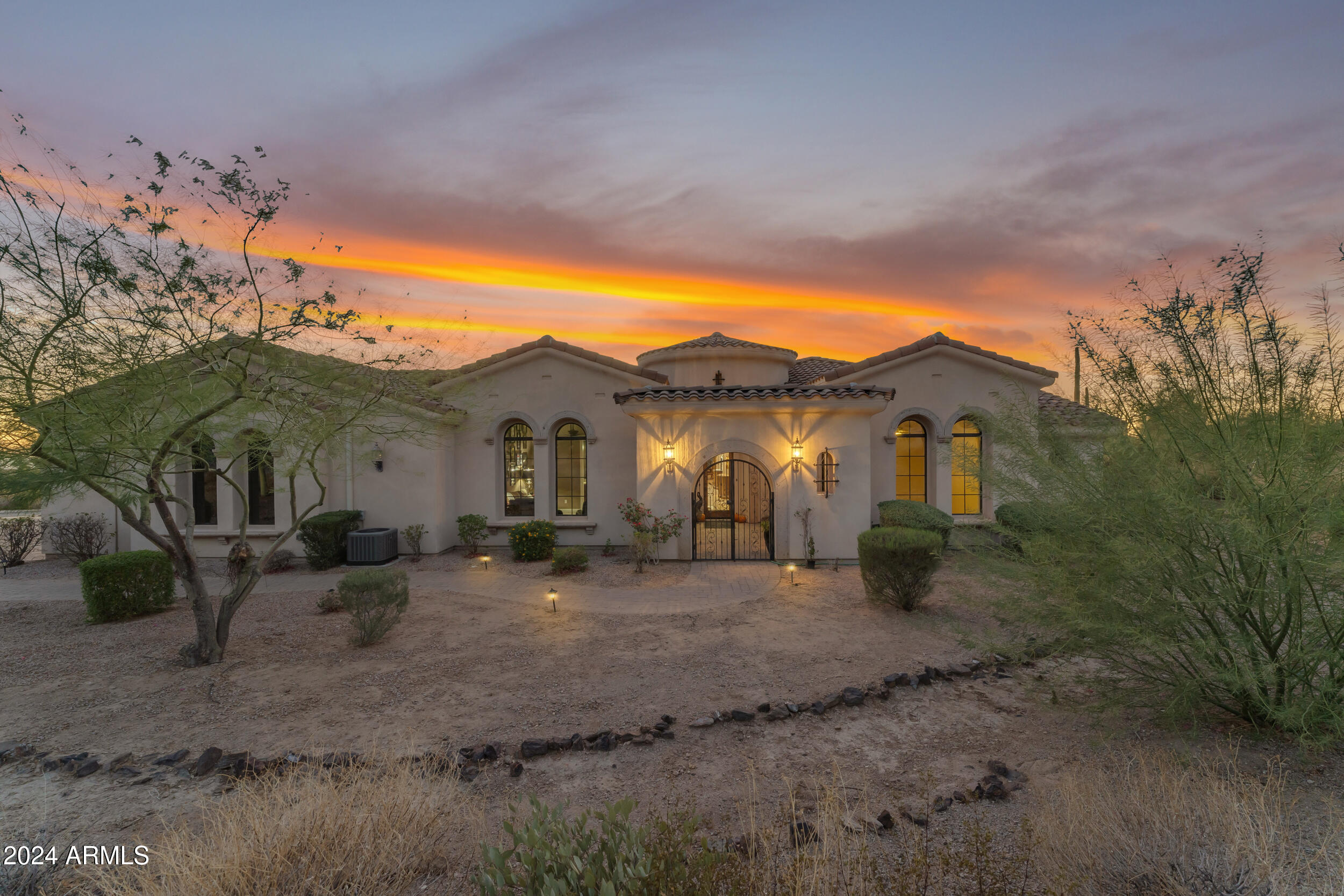 8724 E REGINA Circle