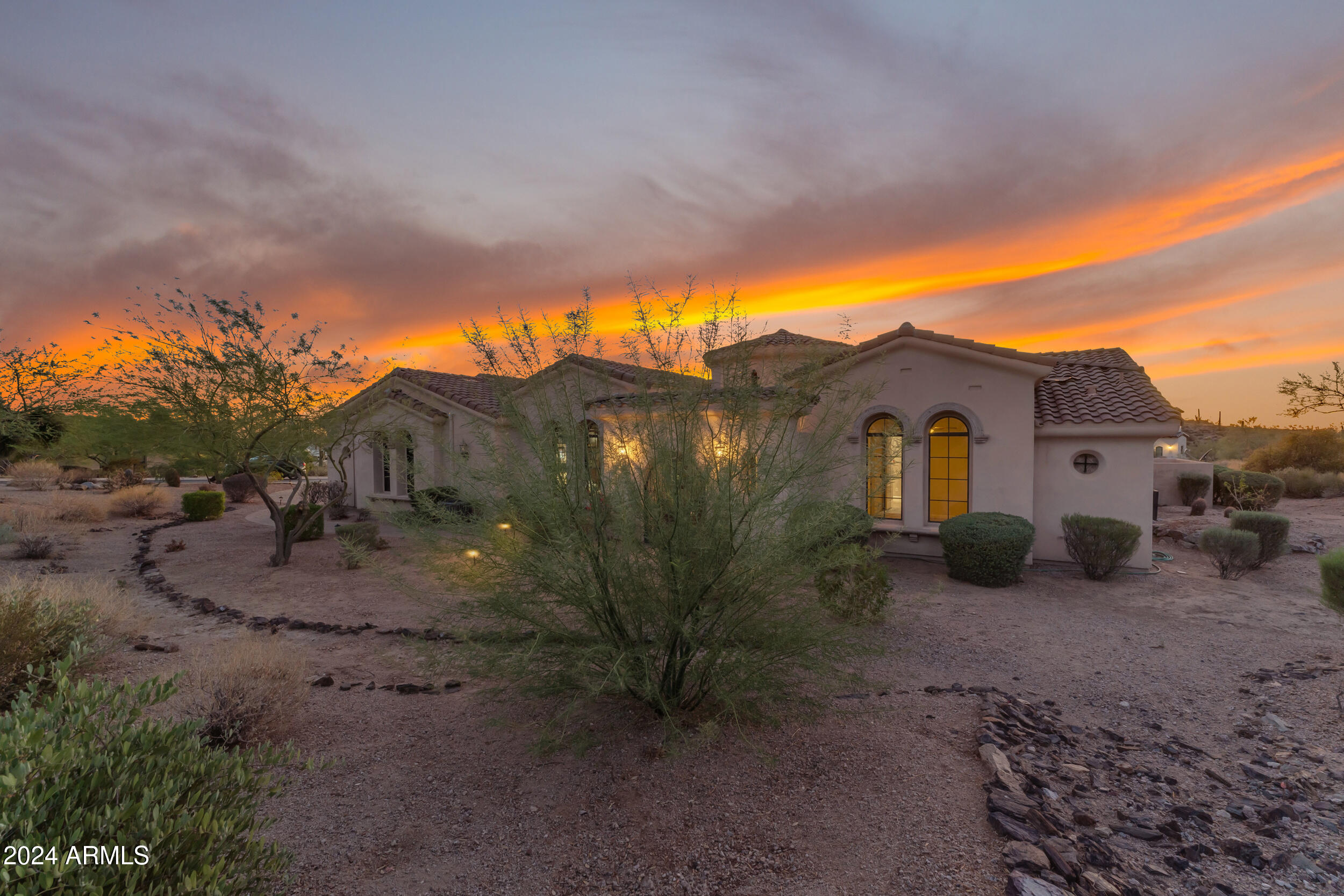 8724 E REGINA Circle