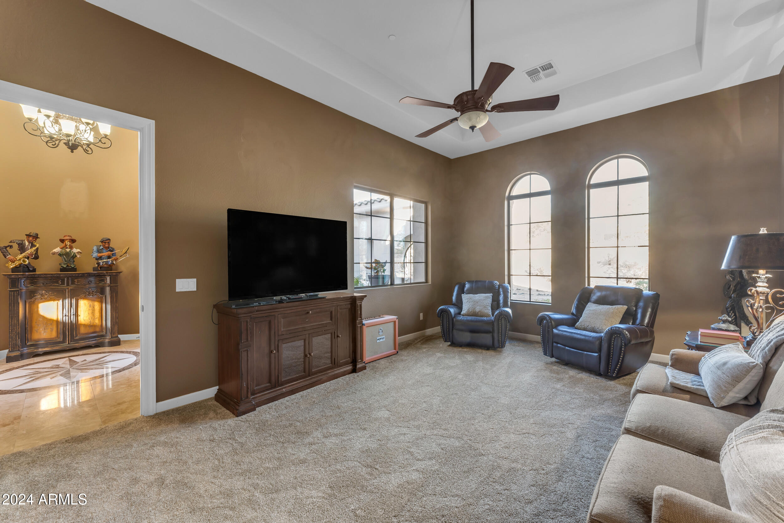 8724 E REGINA Circle