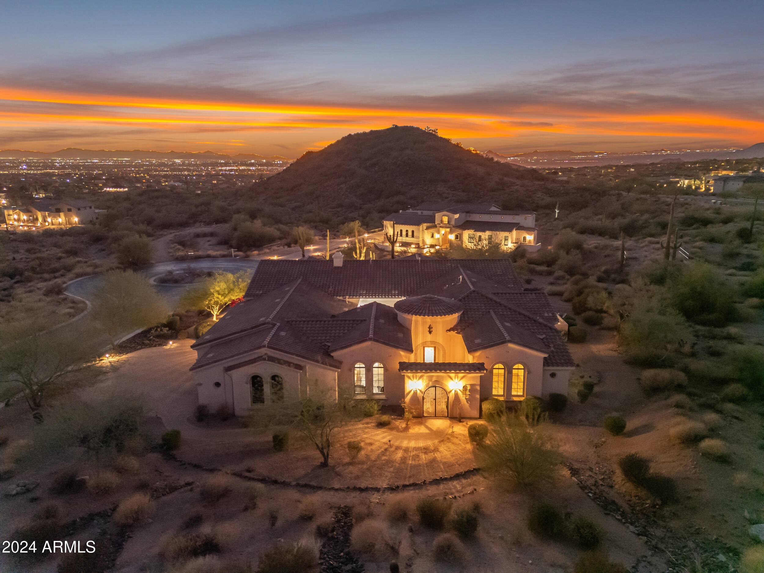 8724 E REGINA Circle