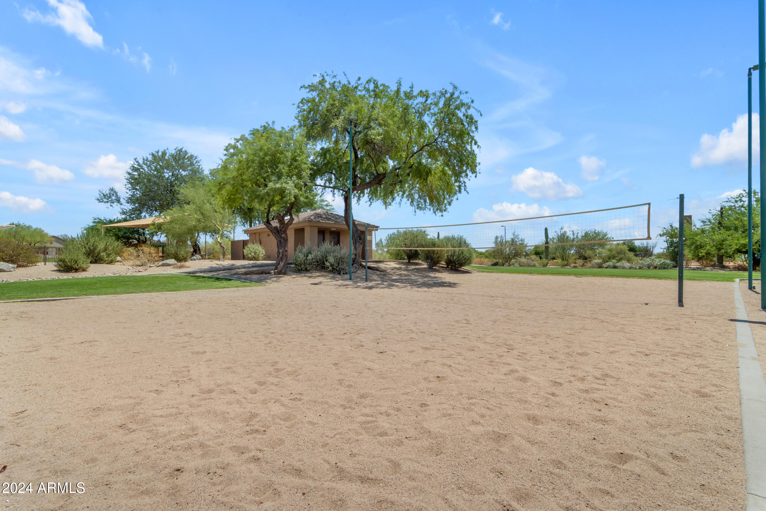 8724 E REGINA Circle