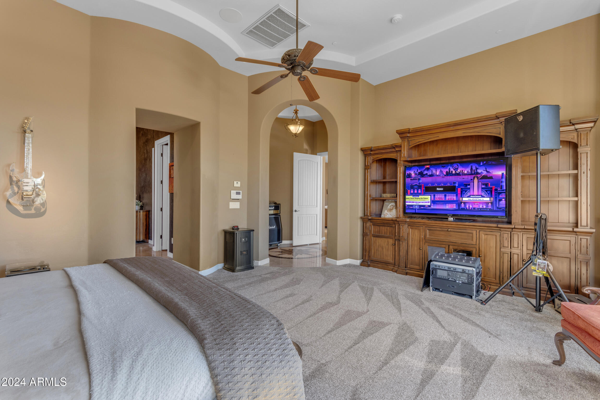 8724 E REGINA Circle