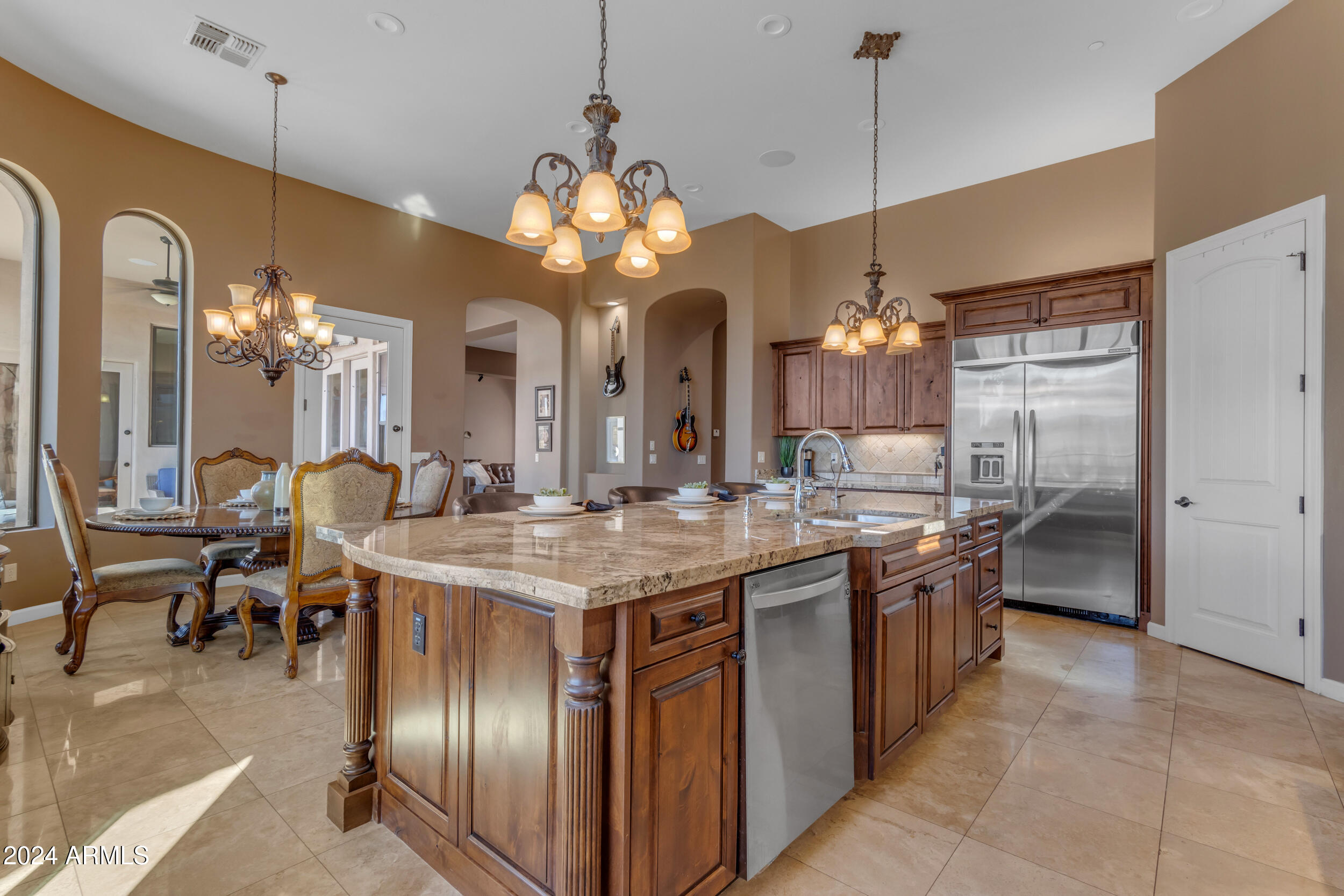 8724 E REGINA Circle