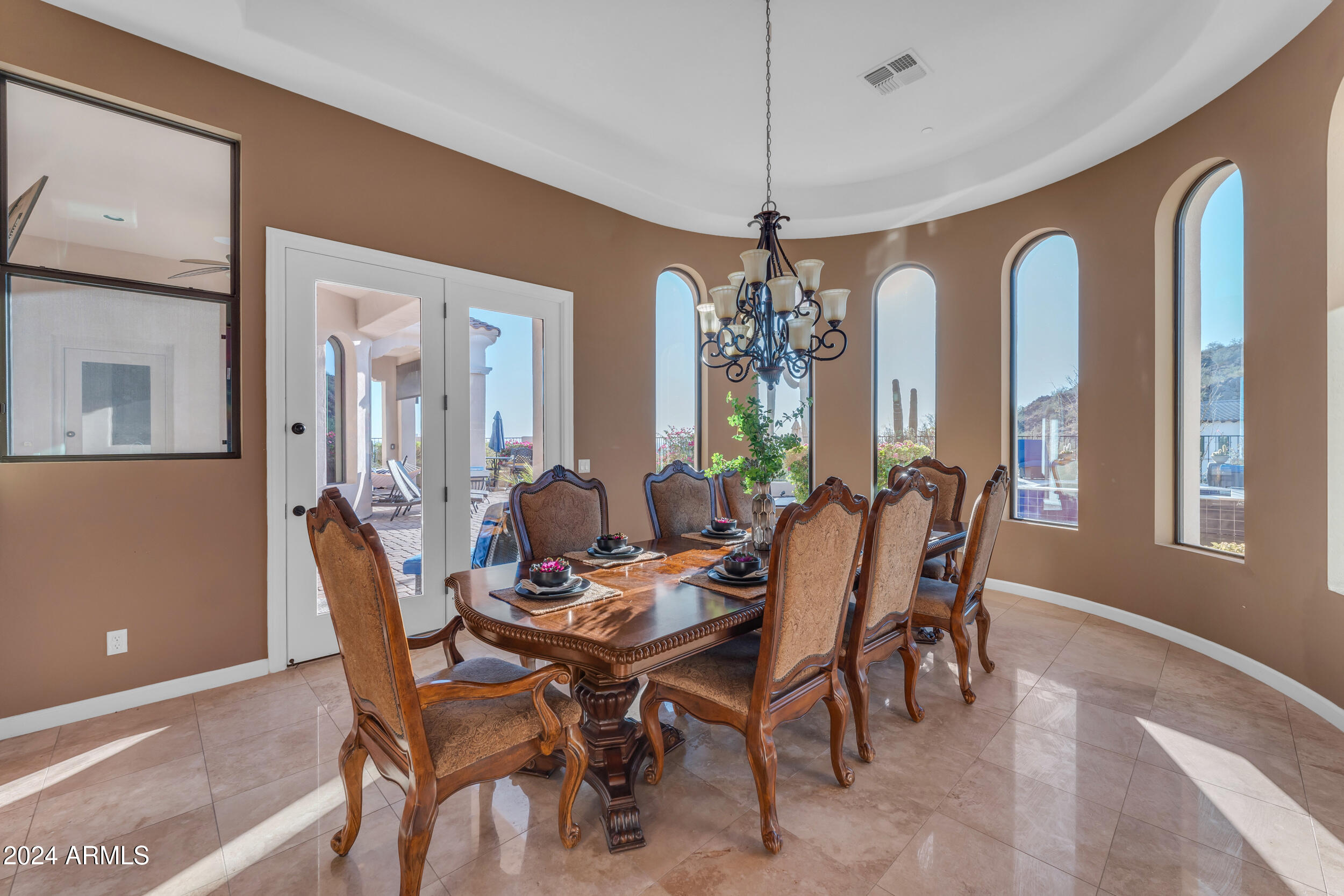 8724 E REGINA Circle