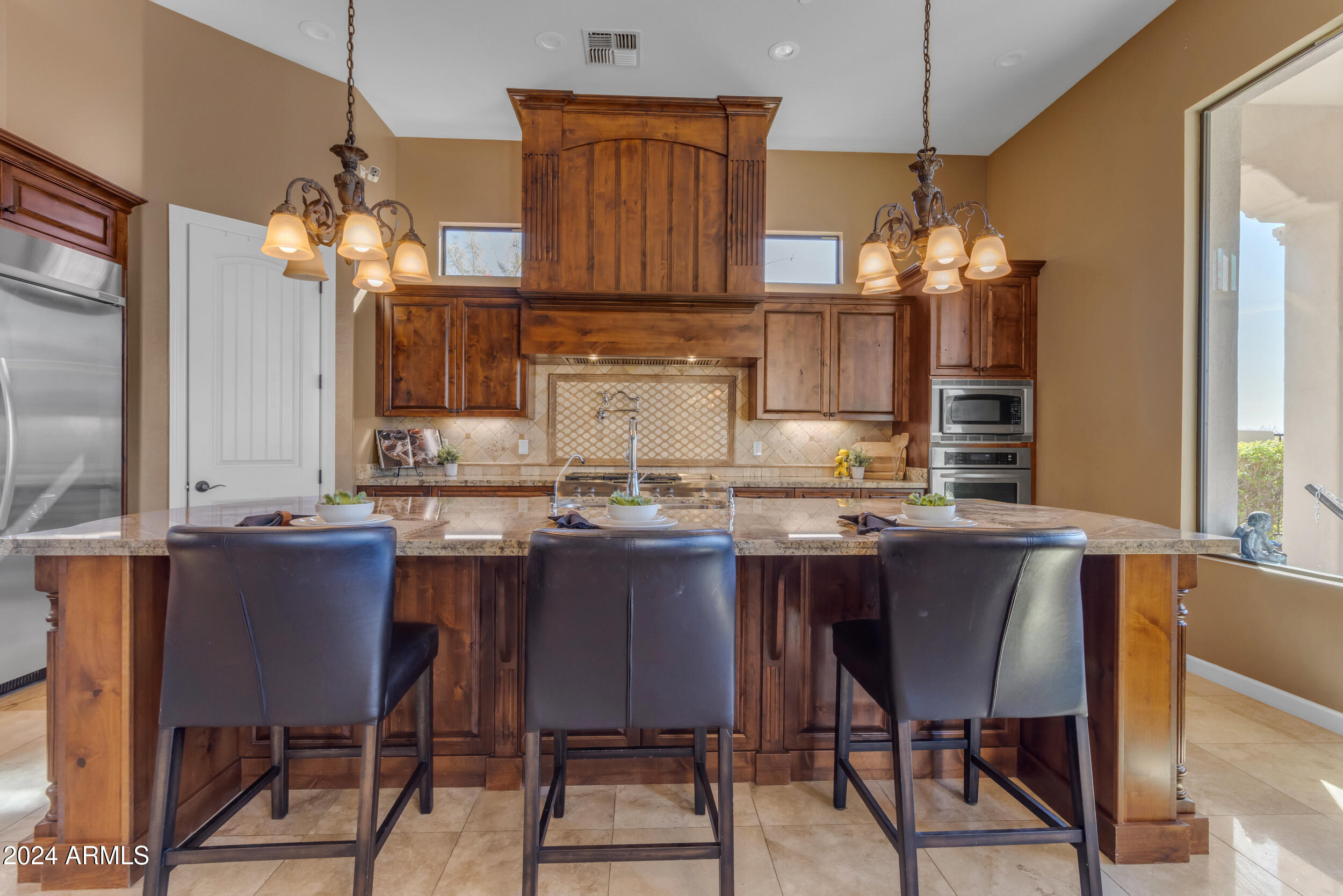 8724 E REGINA Circle