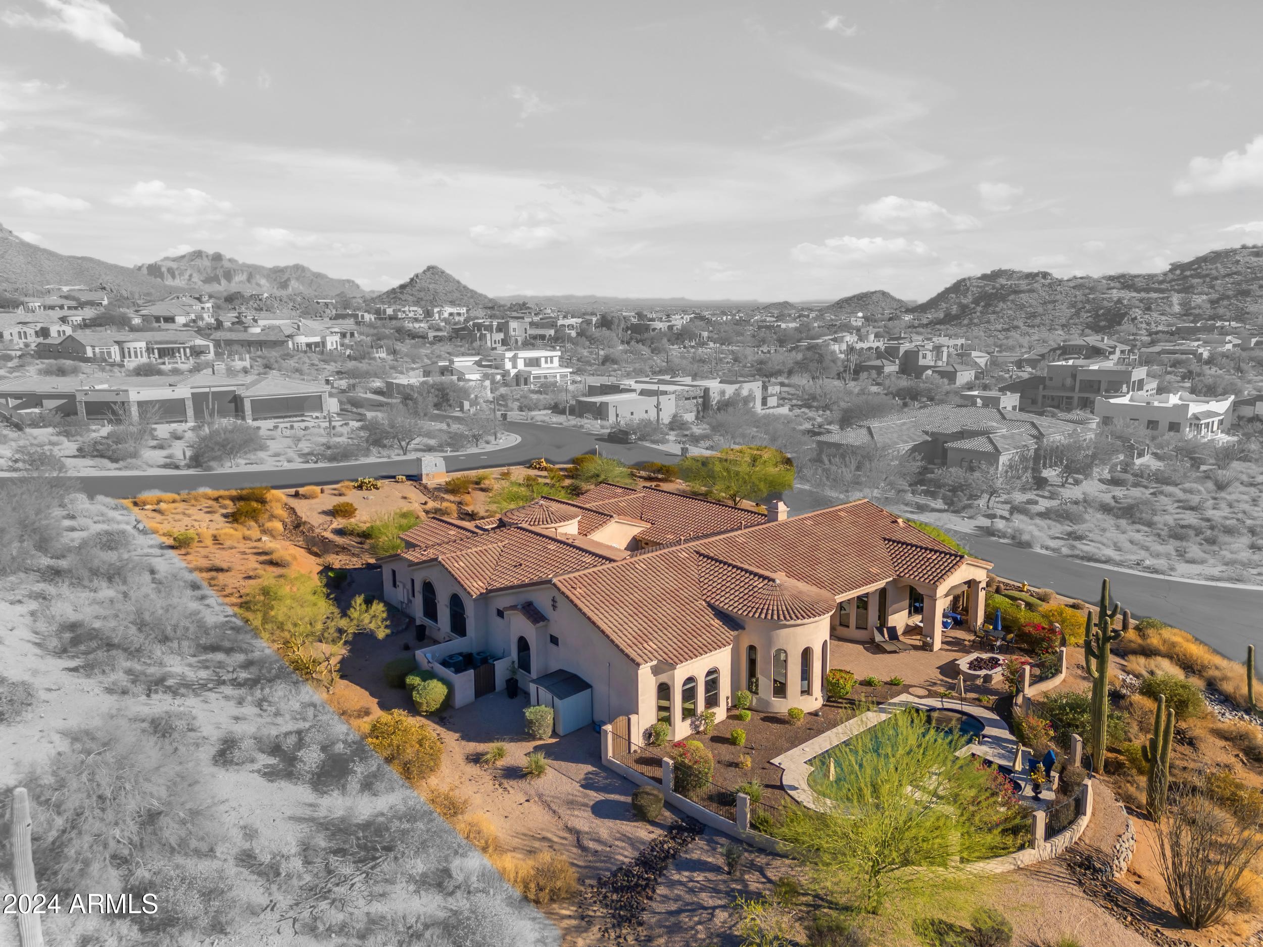 8724 E REGINA Circle