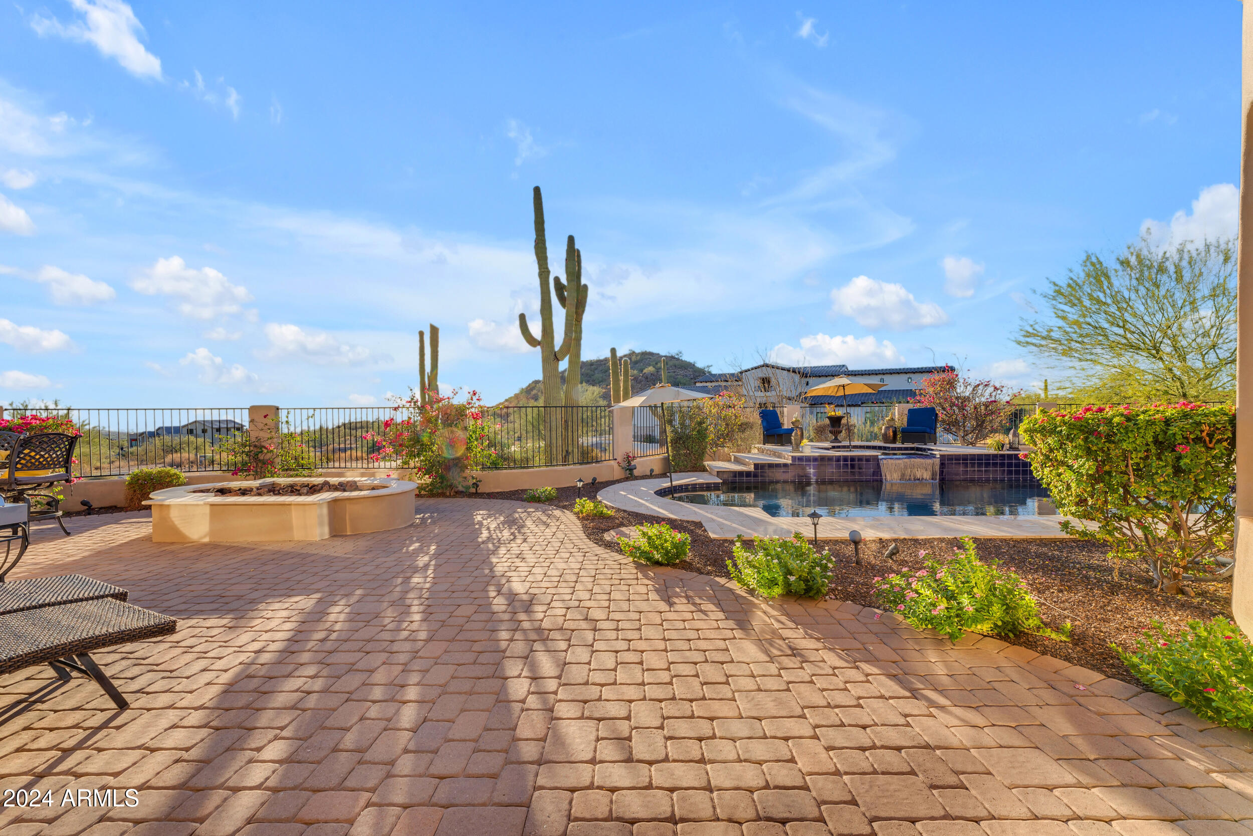 8724 E REGINA Circle