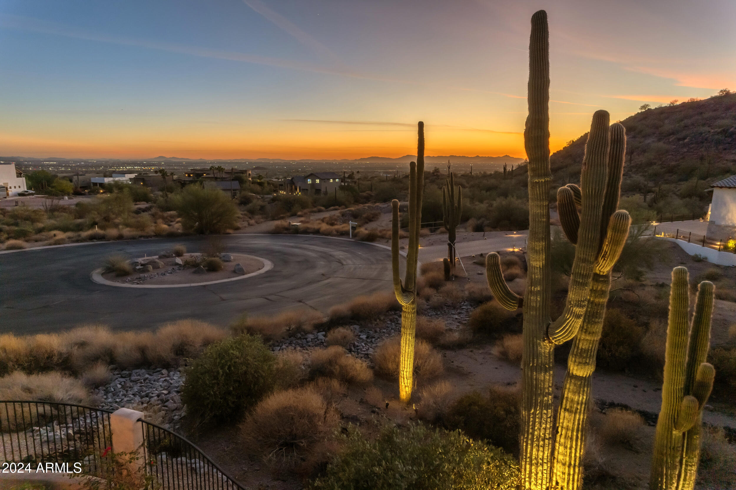 8724 E REGINA Circle