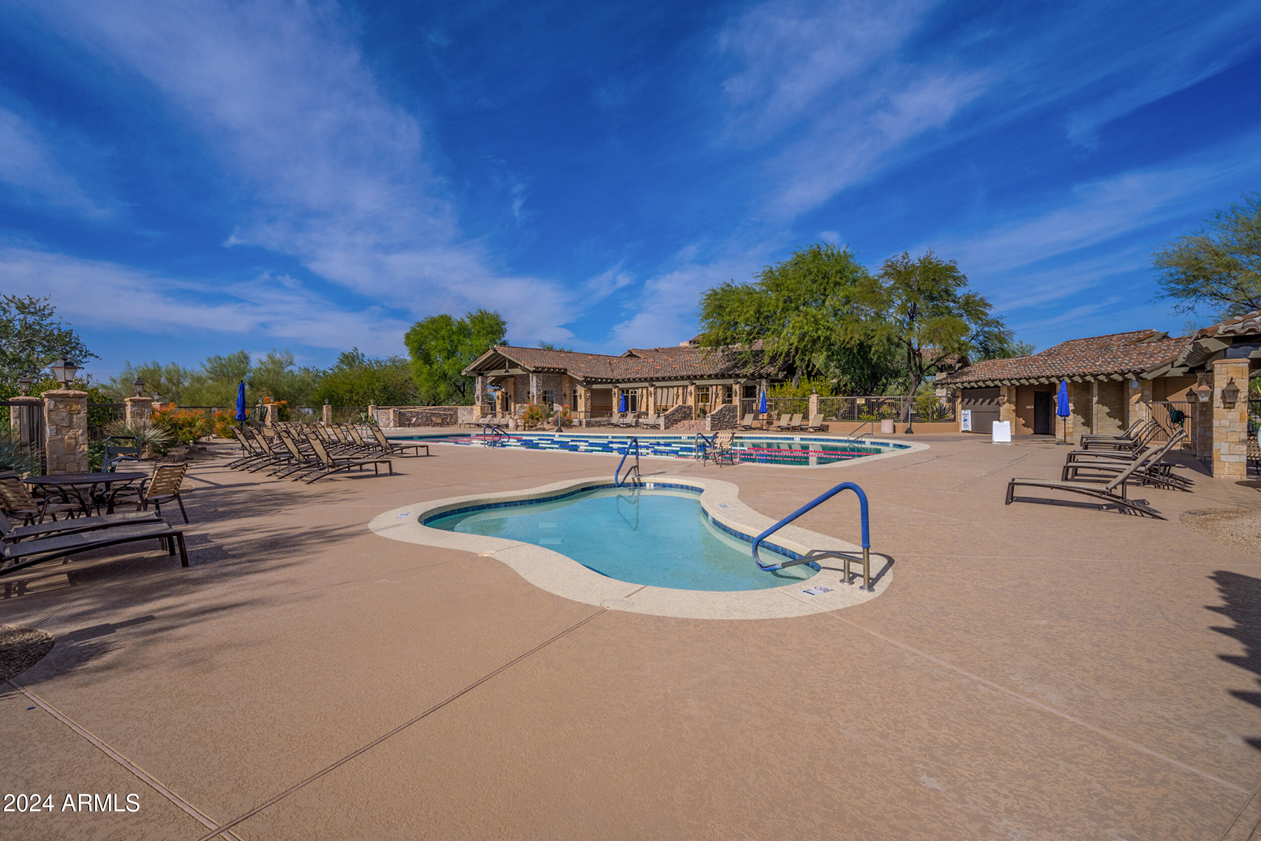 8724 E REGINA Circle