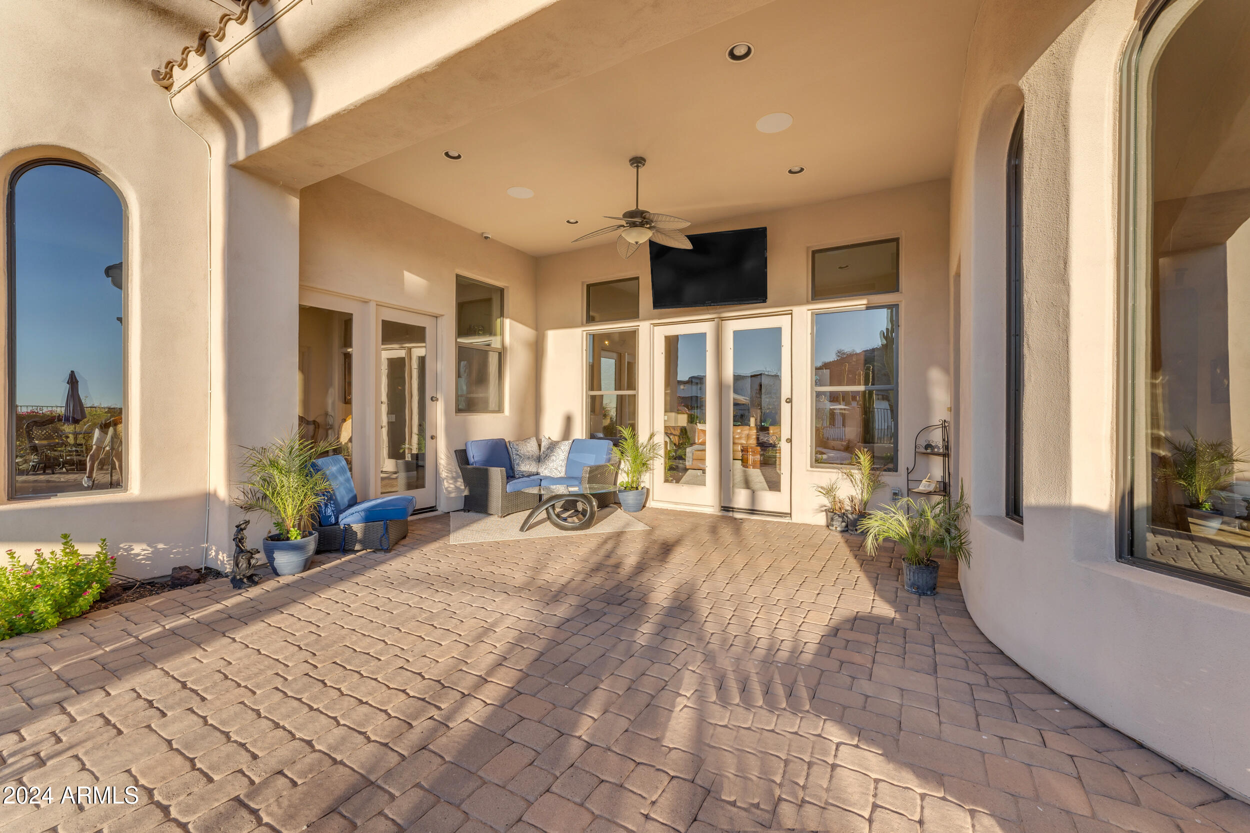 8724 E REGINA Circle