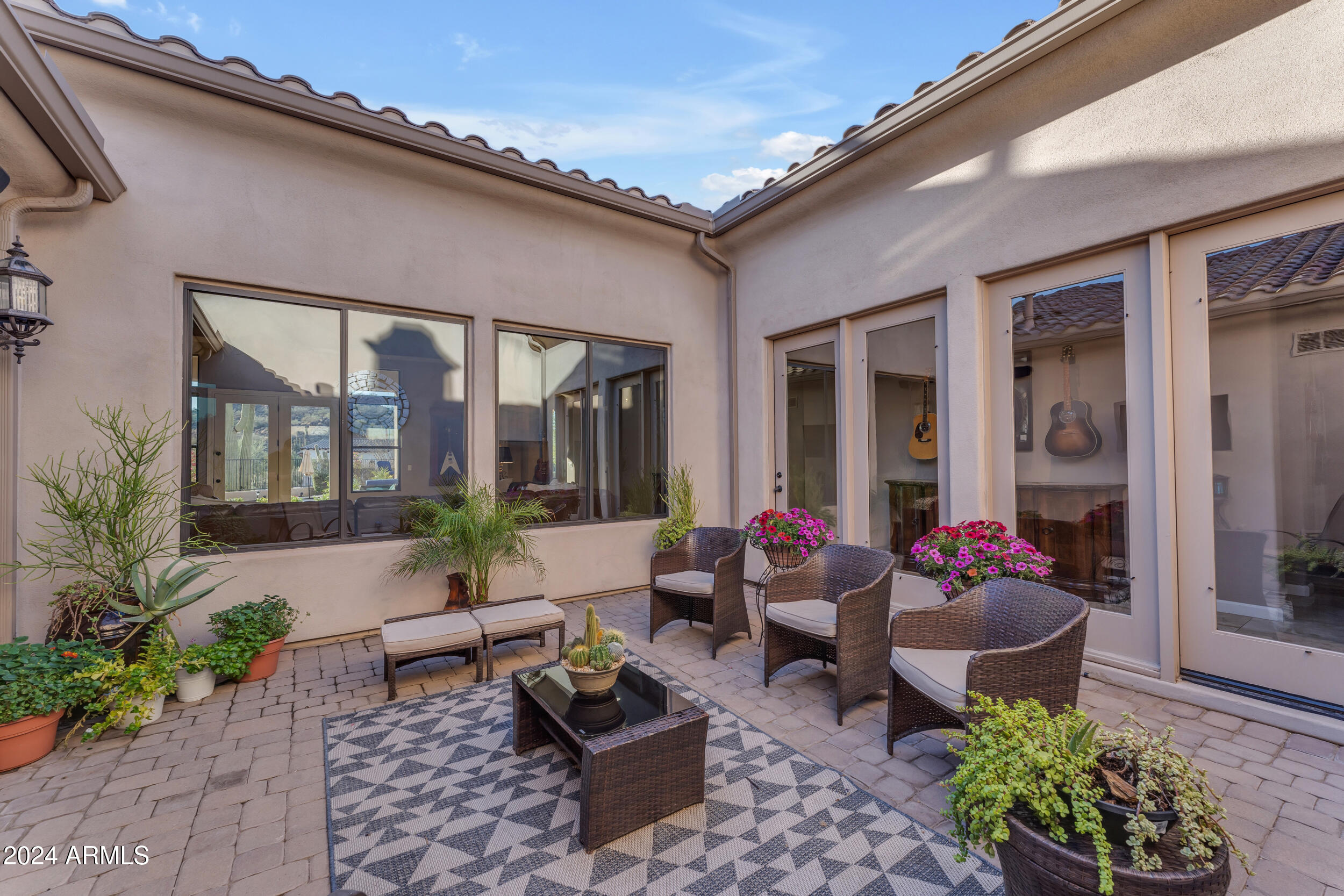 8724 E REGINA Circle