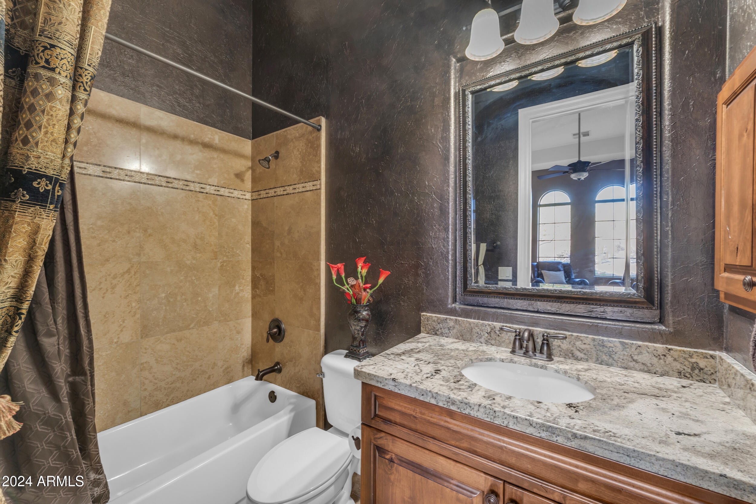 8724 E REGINA Circle