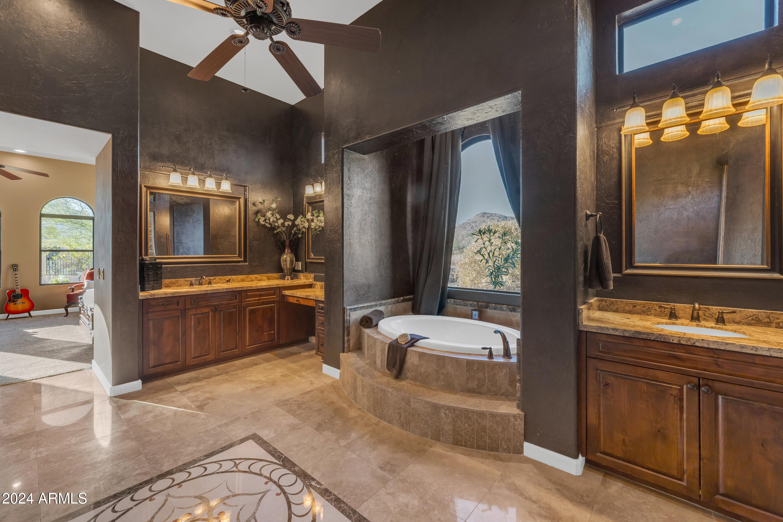 8724 E REGINA Circle