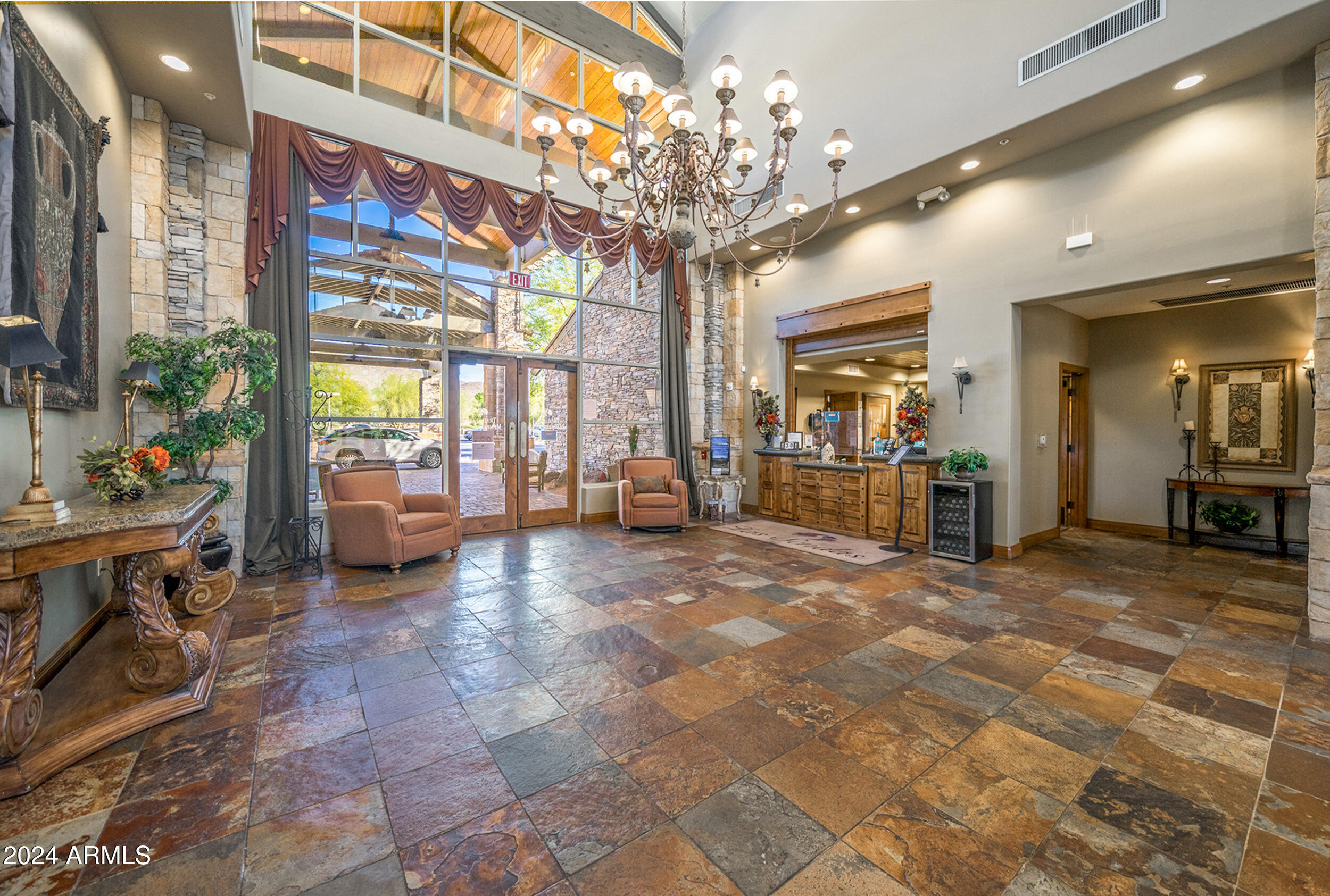 8724 E REGINA Circle