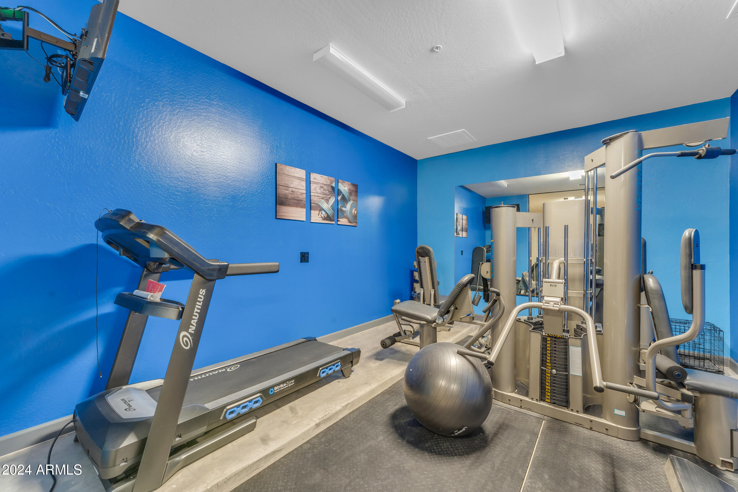 8724 E REGINA Circle