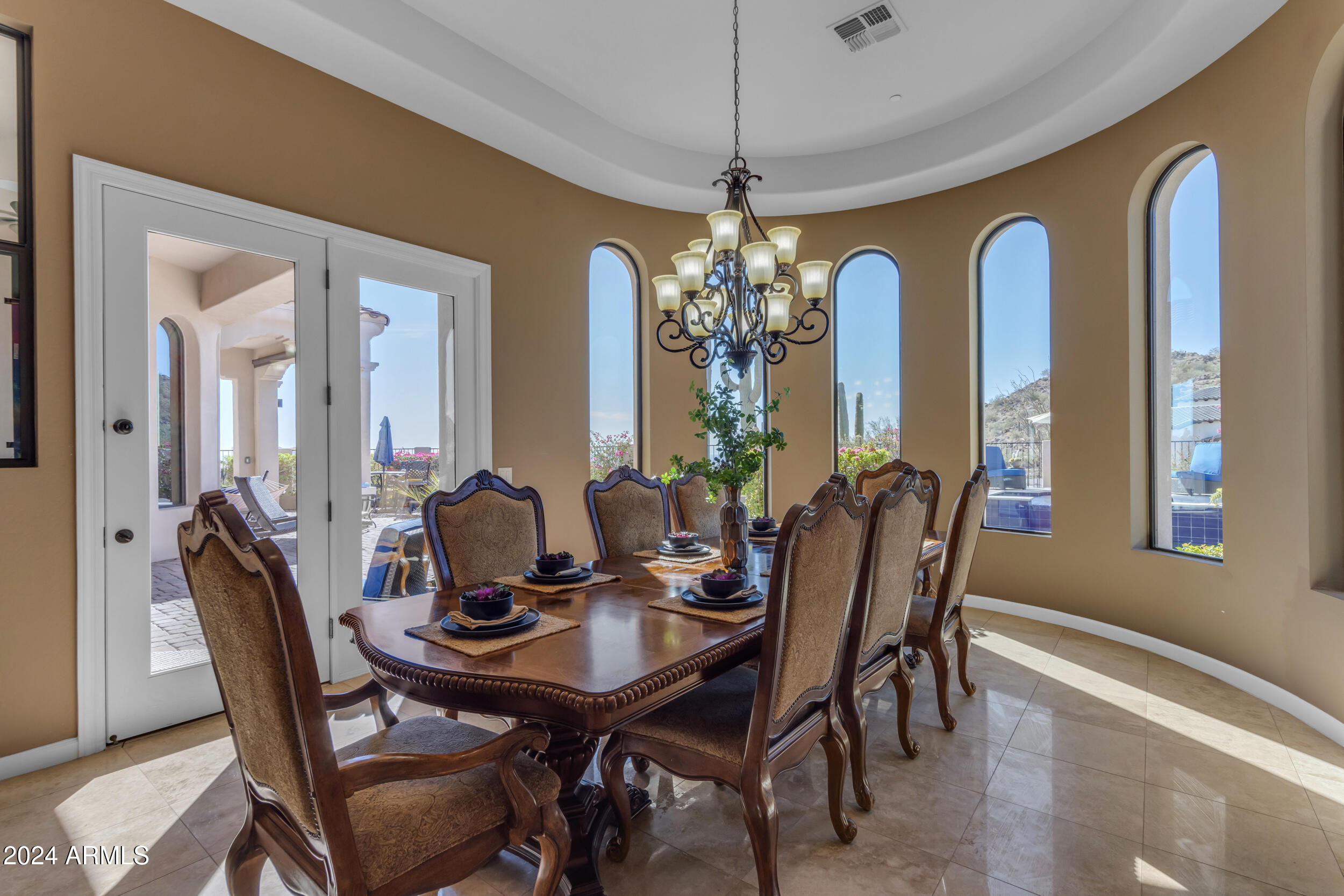 8724 E REGINA Circle