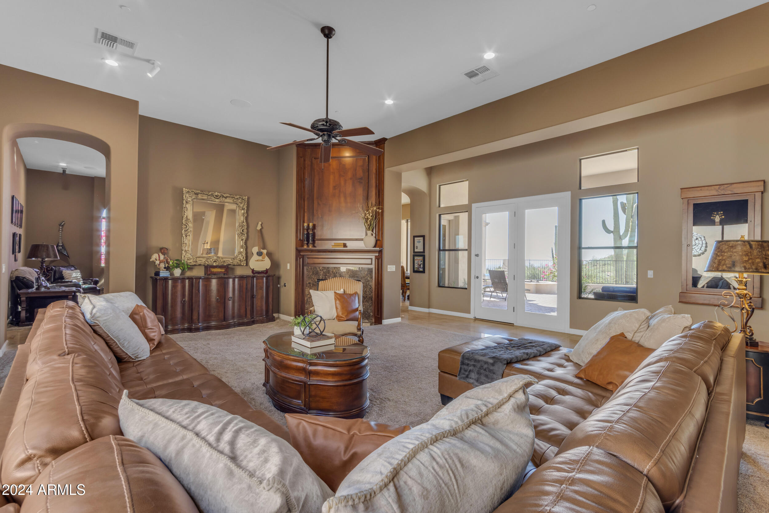 8724 E REGINA Circle