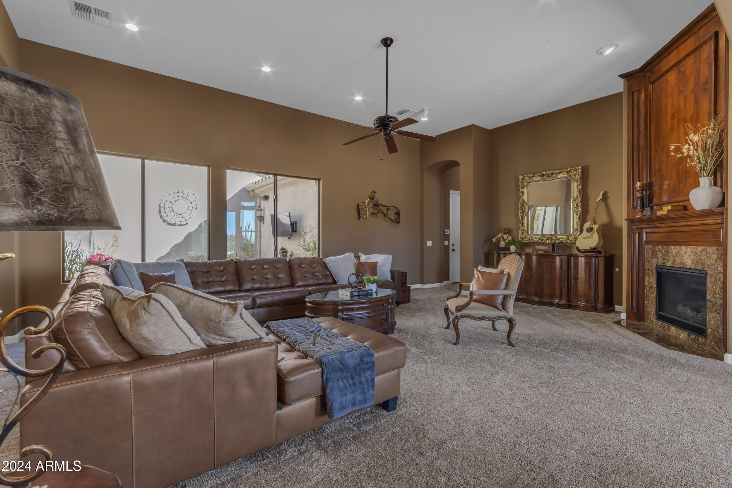 8724 E REGINA Circle