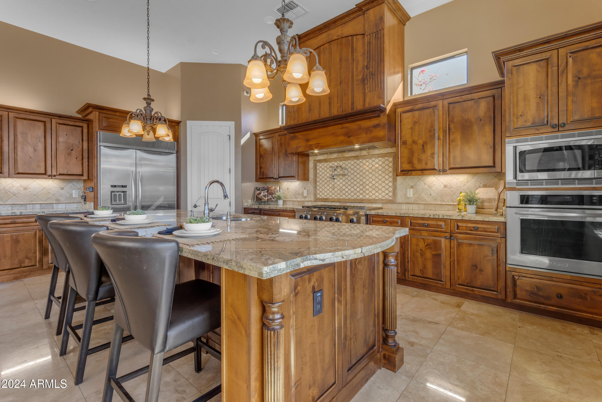 8724 E REGINA Circle