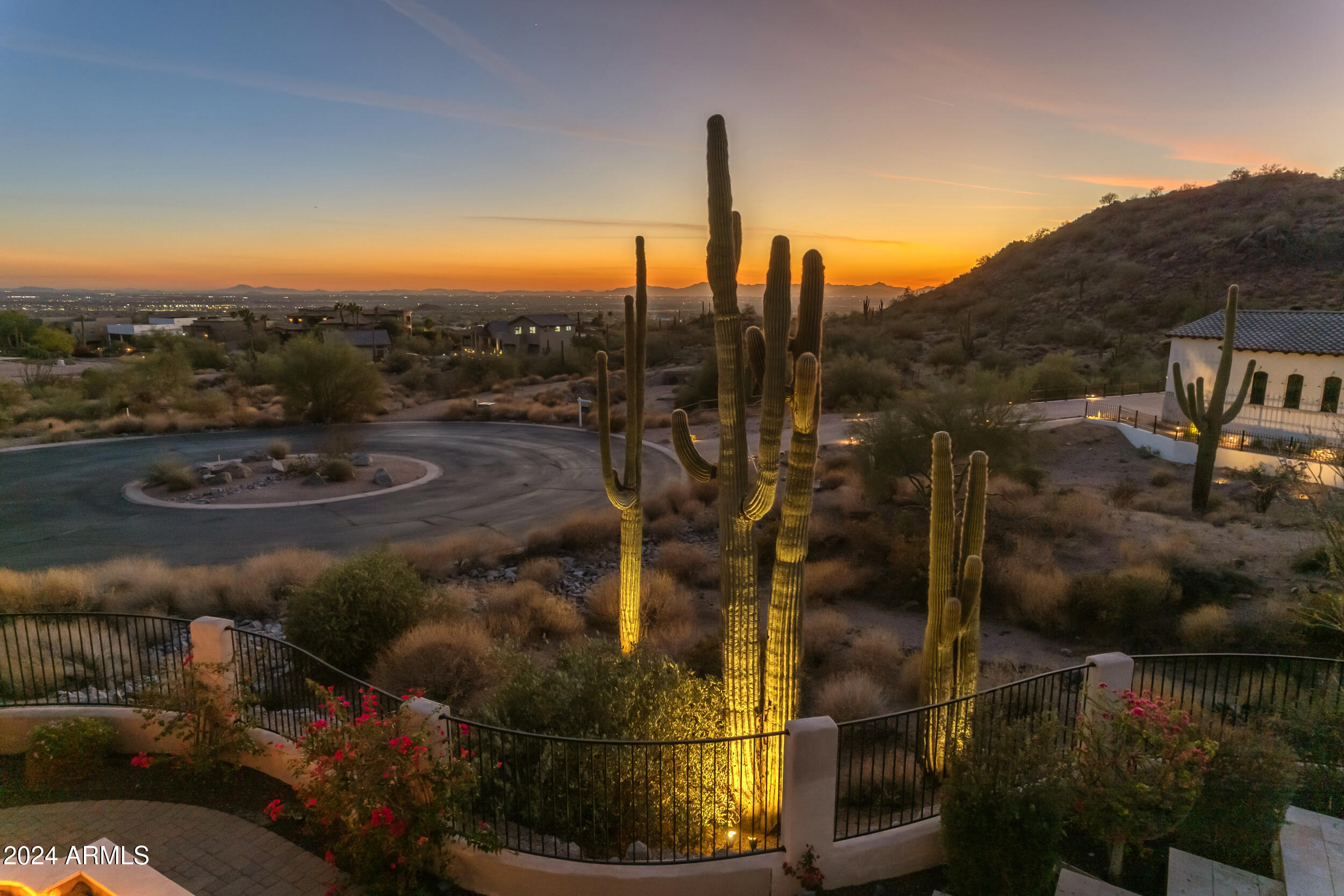 8724 E REGINA Circle