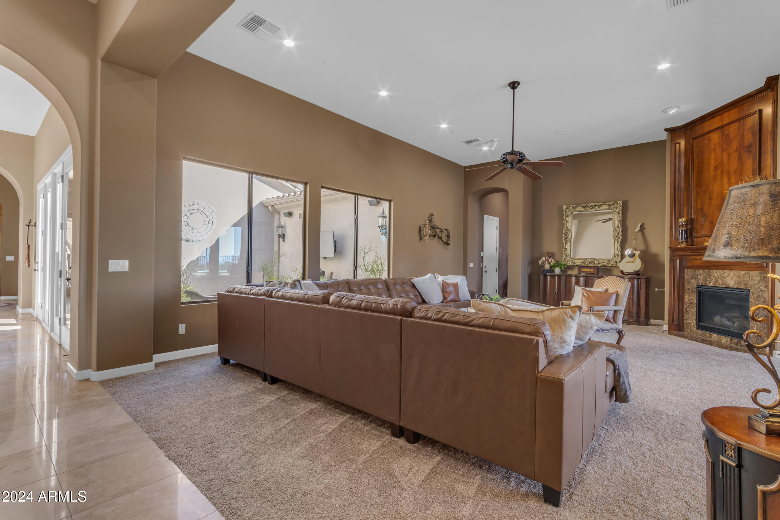 8724 E REGINA Circle