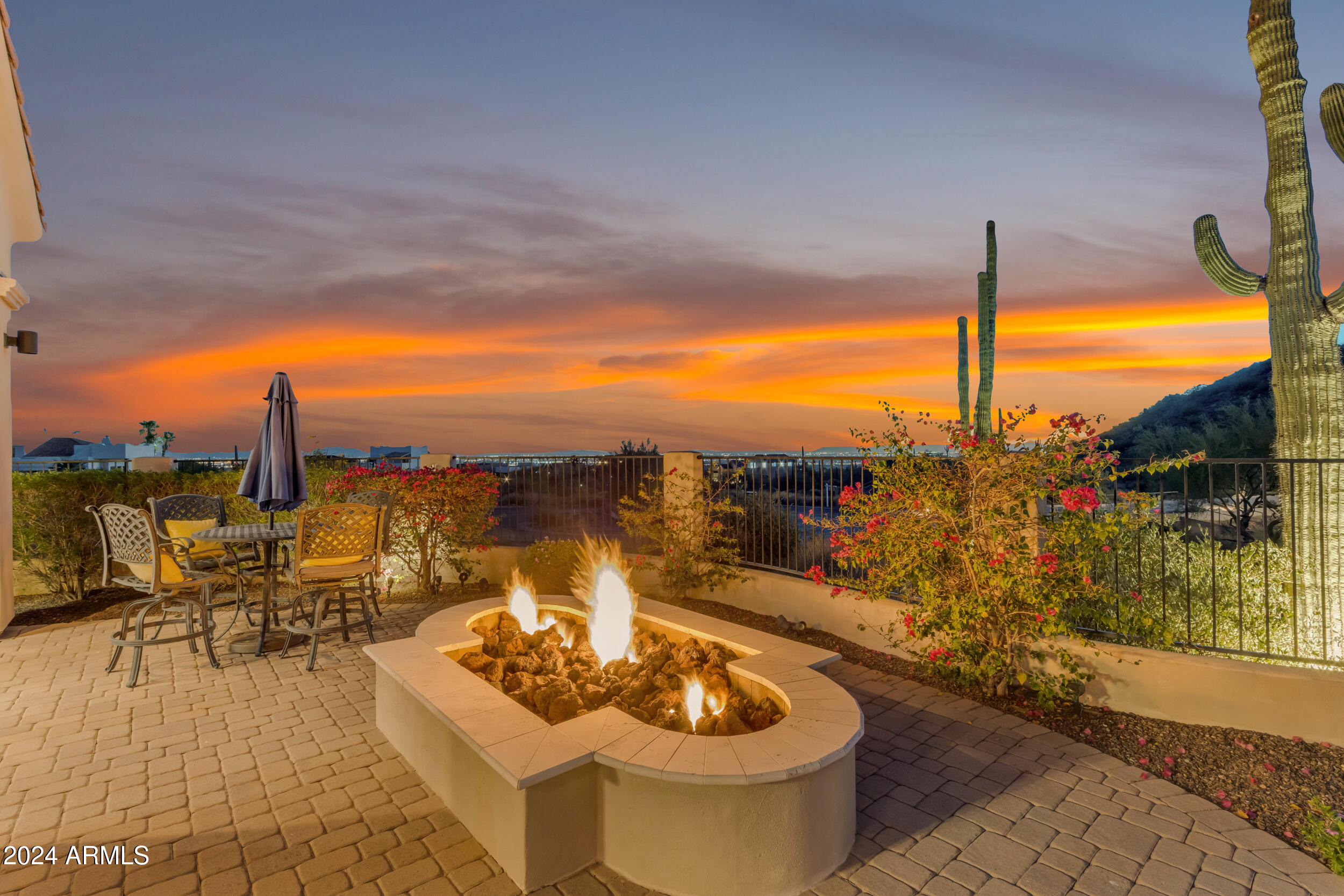 8724 E REGINA Circle