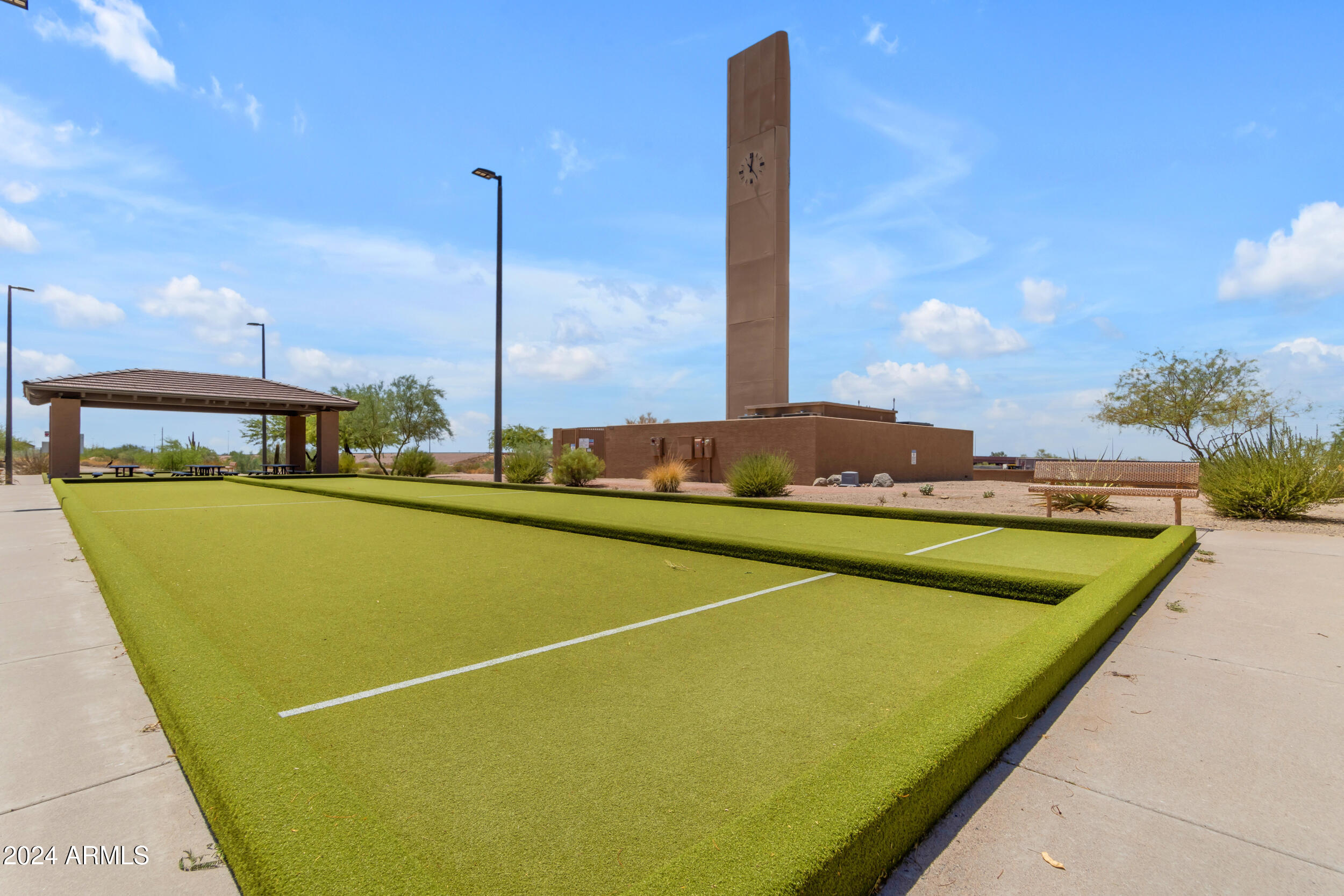 8724 E REGINA Circle