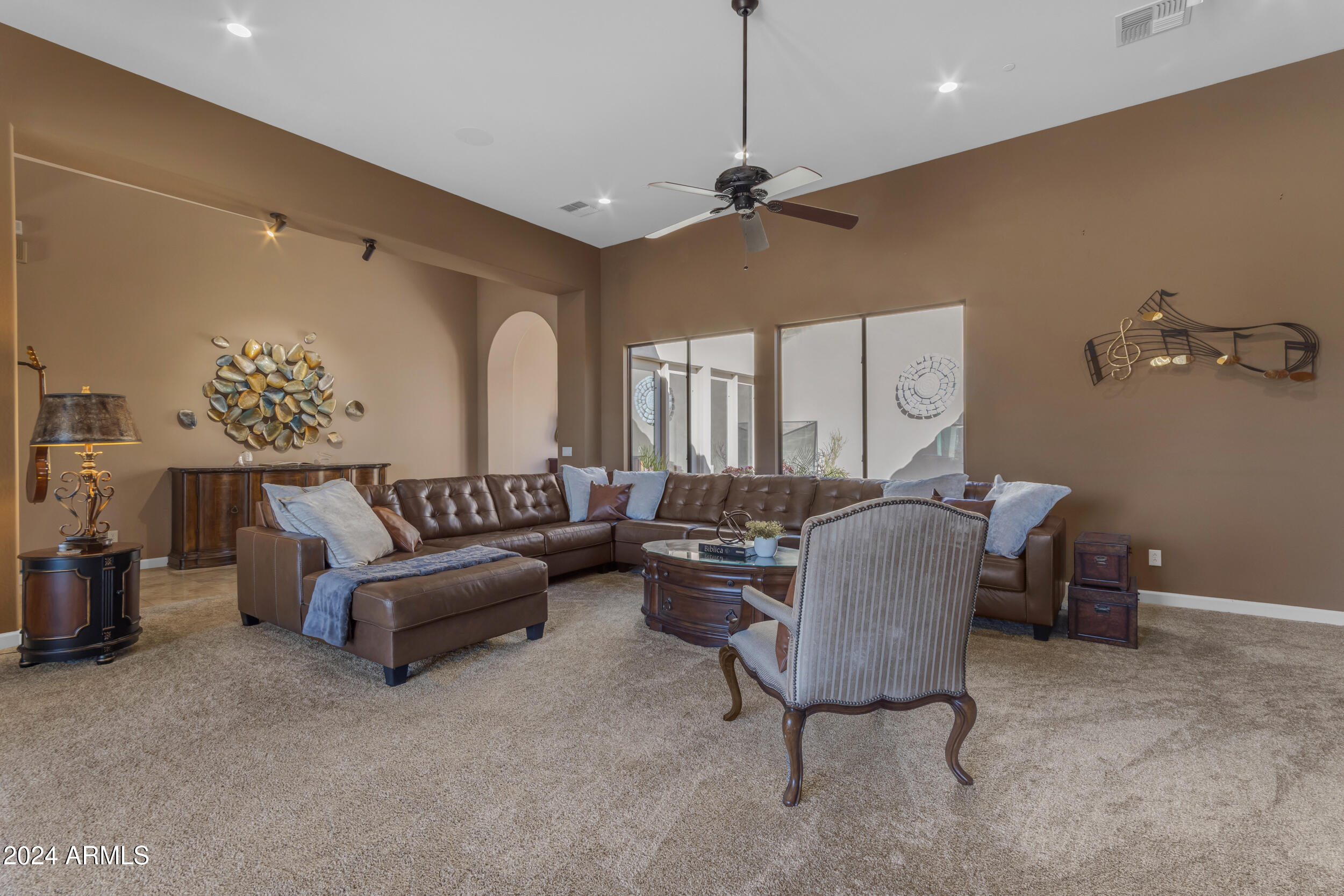 8724 E REGINA Circle