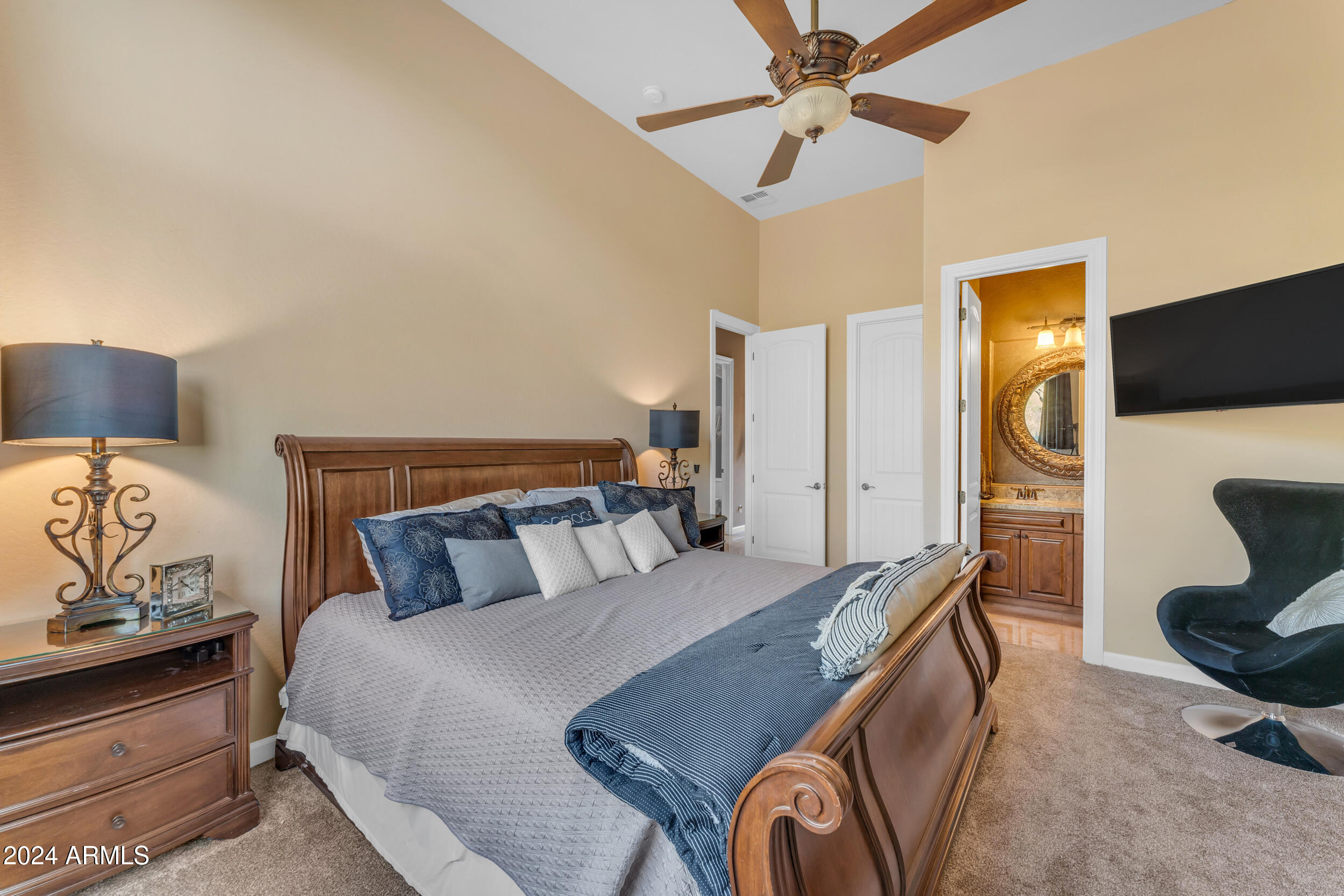 8724 E REGINA Circle