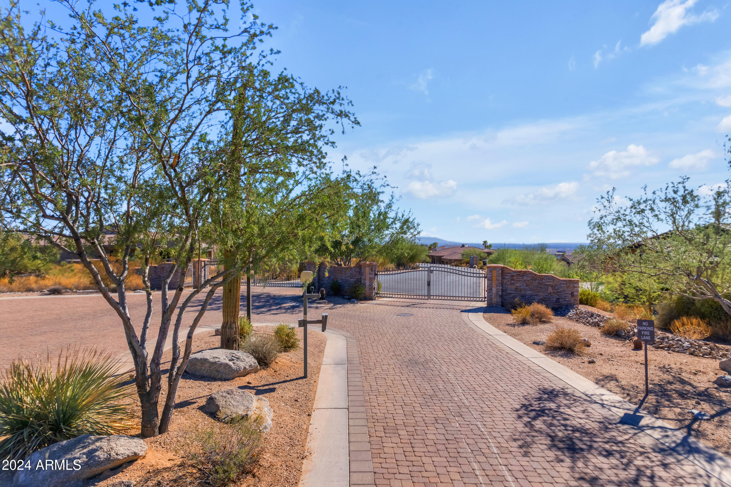 8724 E REGINA Circle