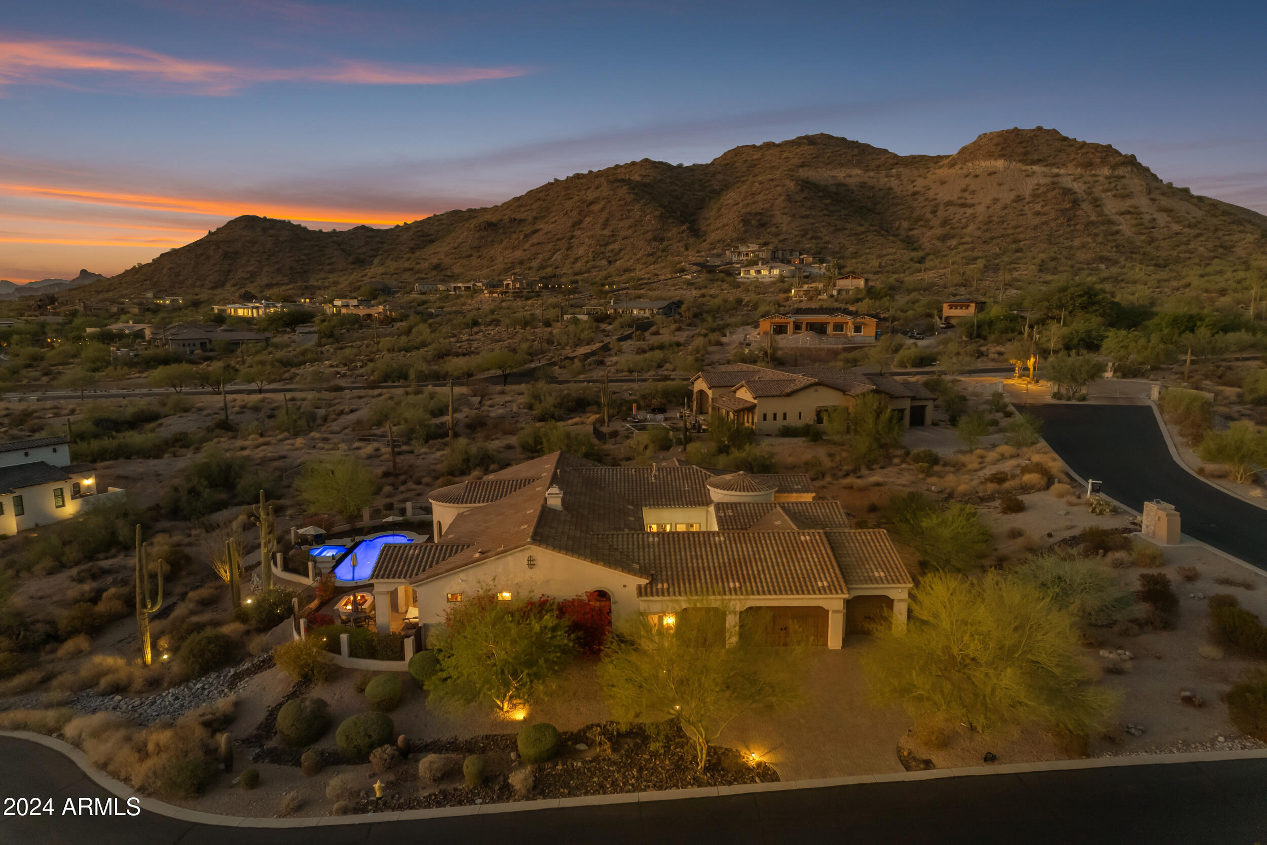 8724 E REGINA Circle