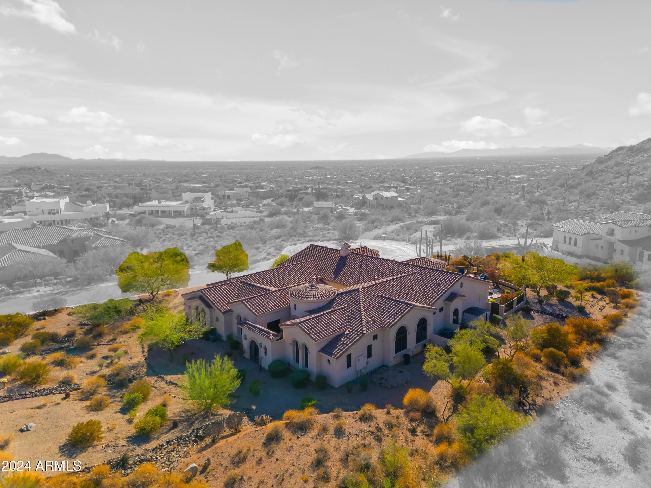 8724 E REGINA Circle