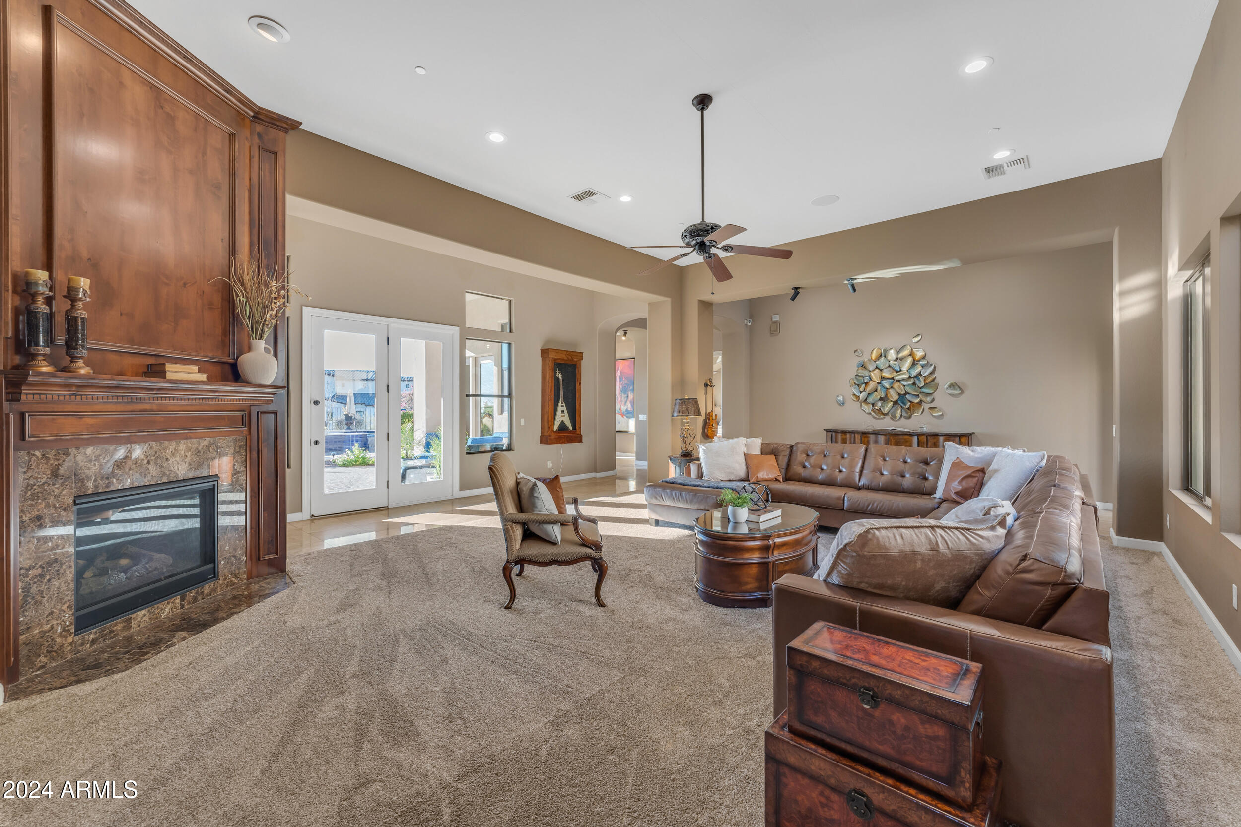 8724 E REGINA Circle