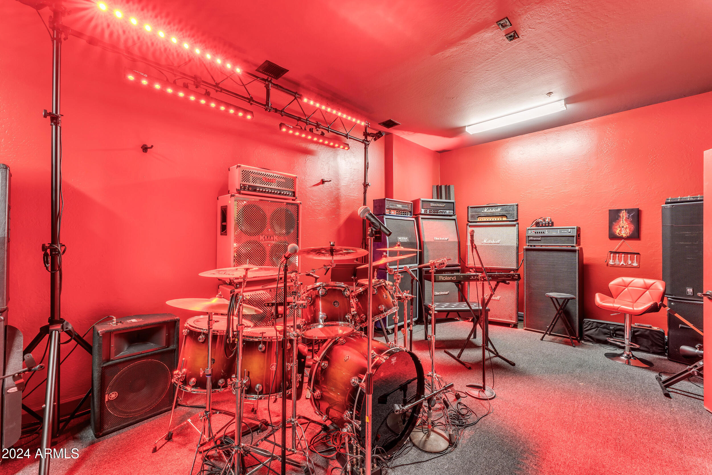 8724 E REGINA Circle