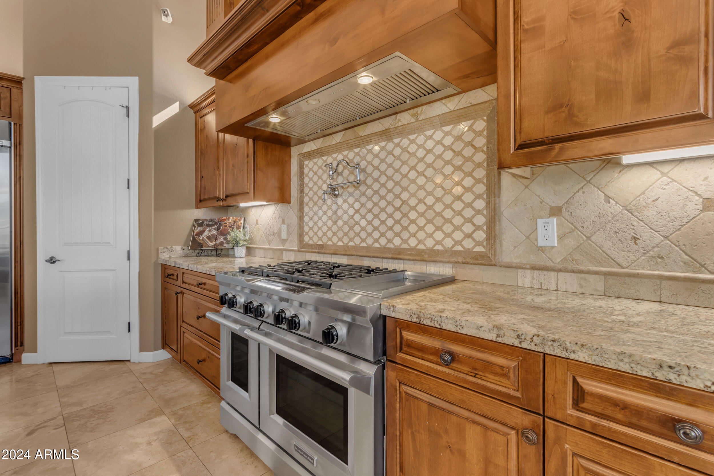 8724 E REGINA Circle