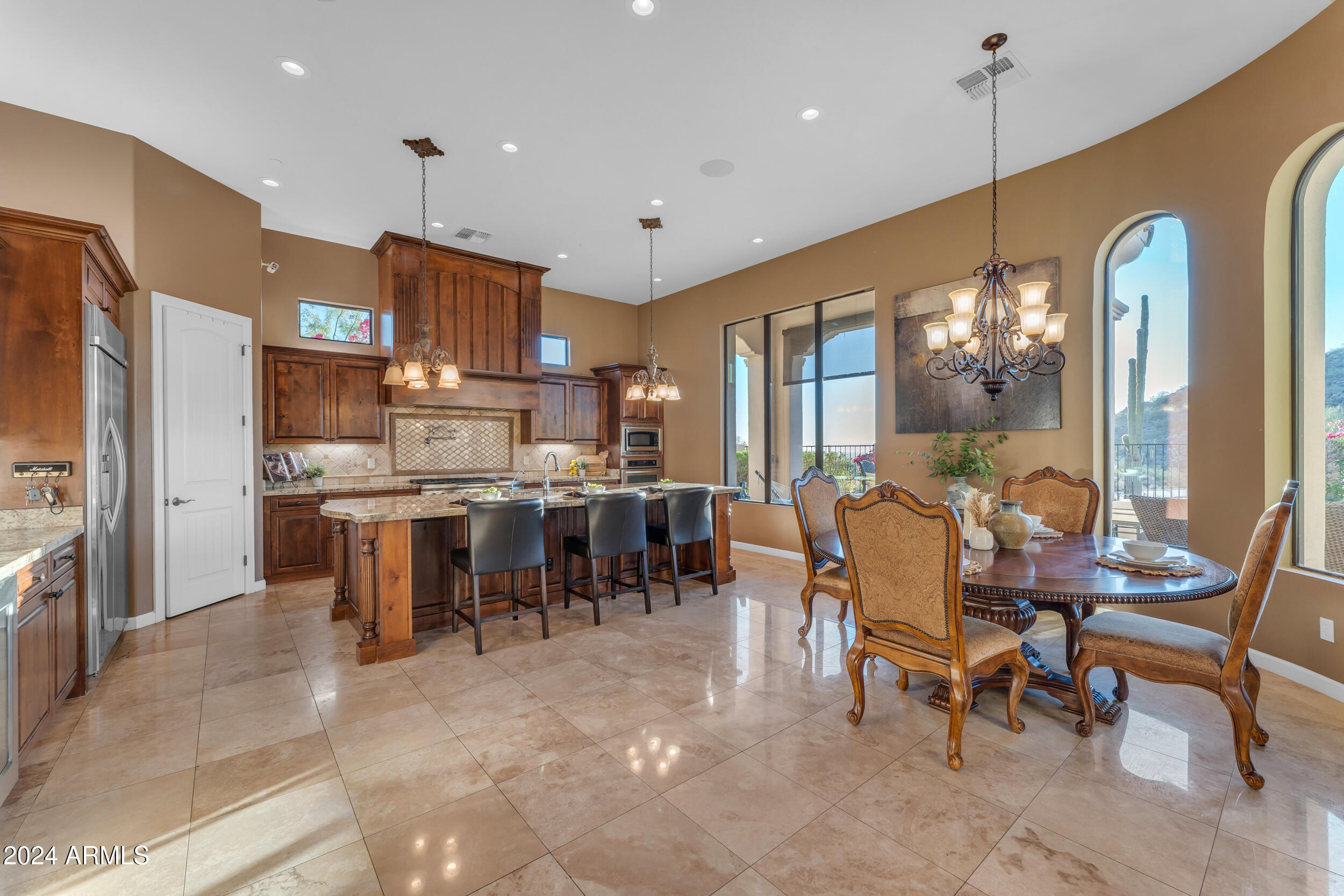 8724 E REGINA Circle