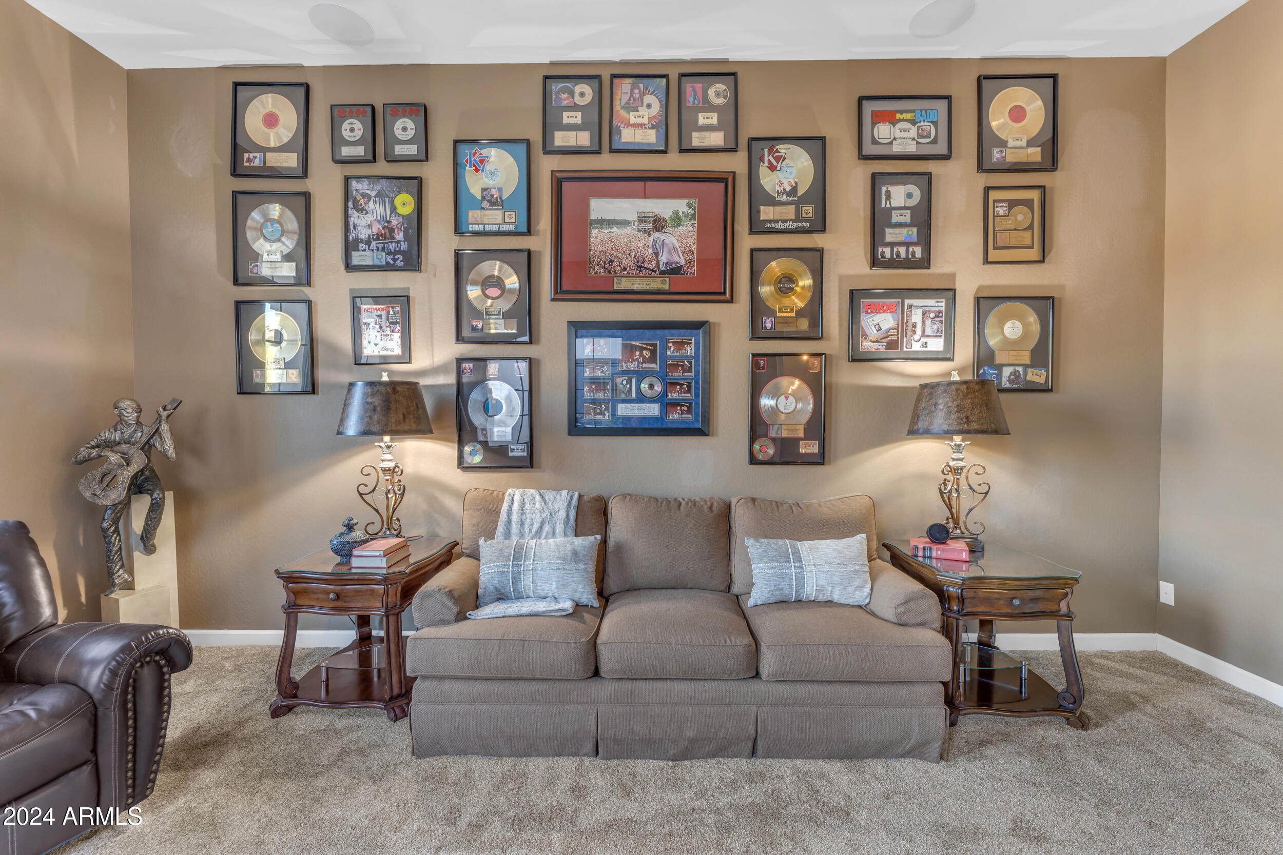 8724 E REGINA Circle