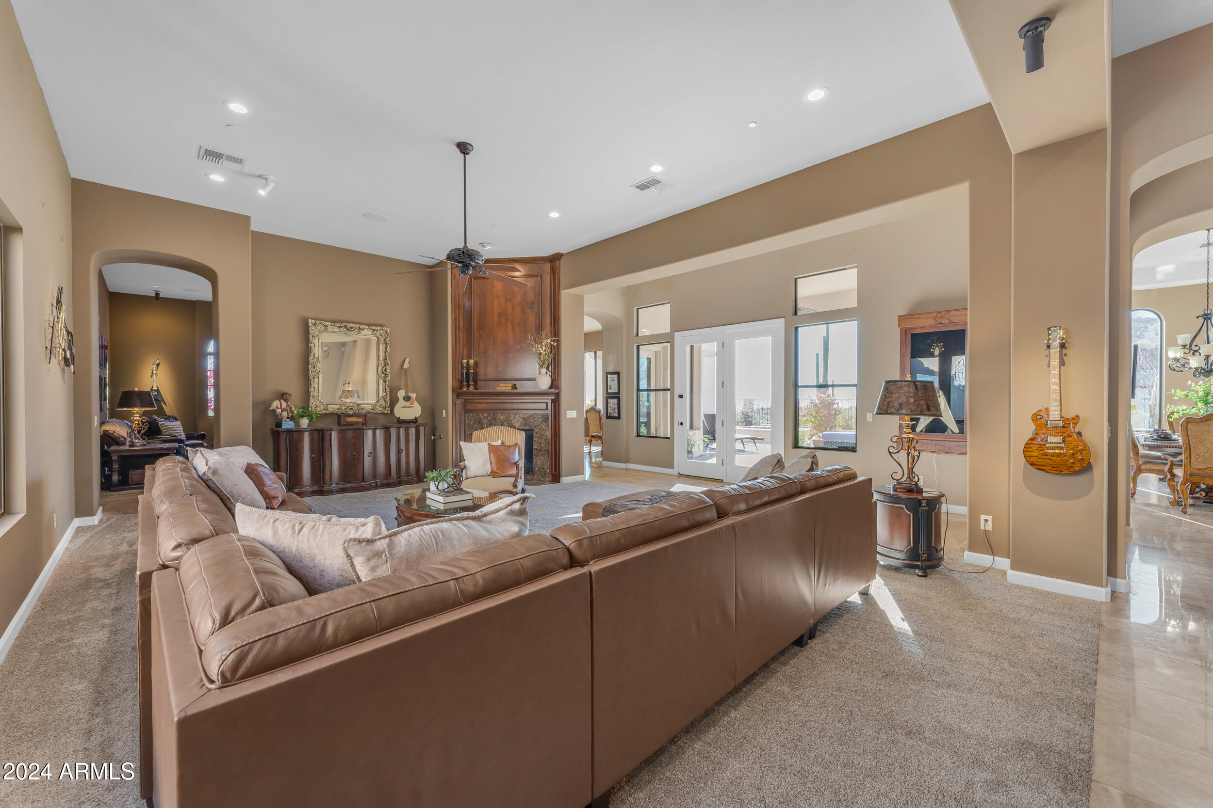 8724 E REGINA Circle