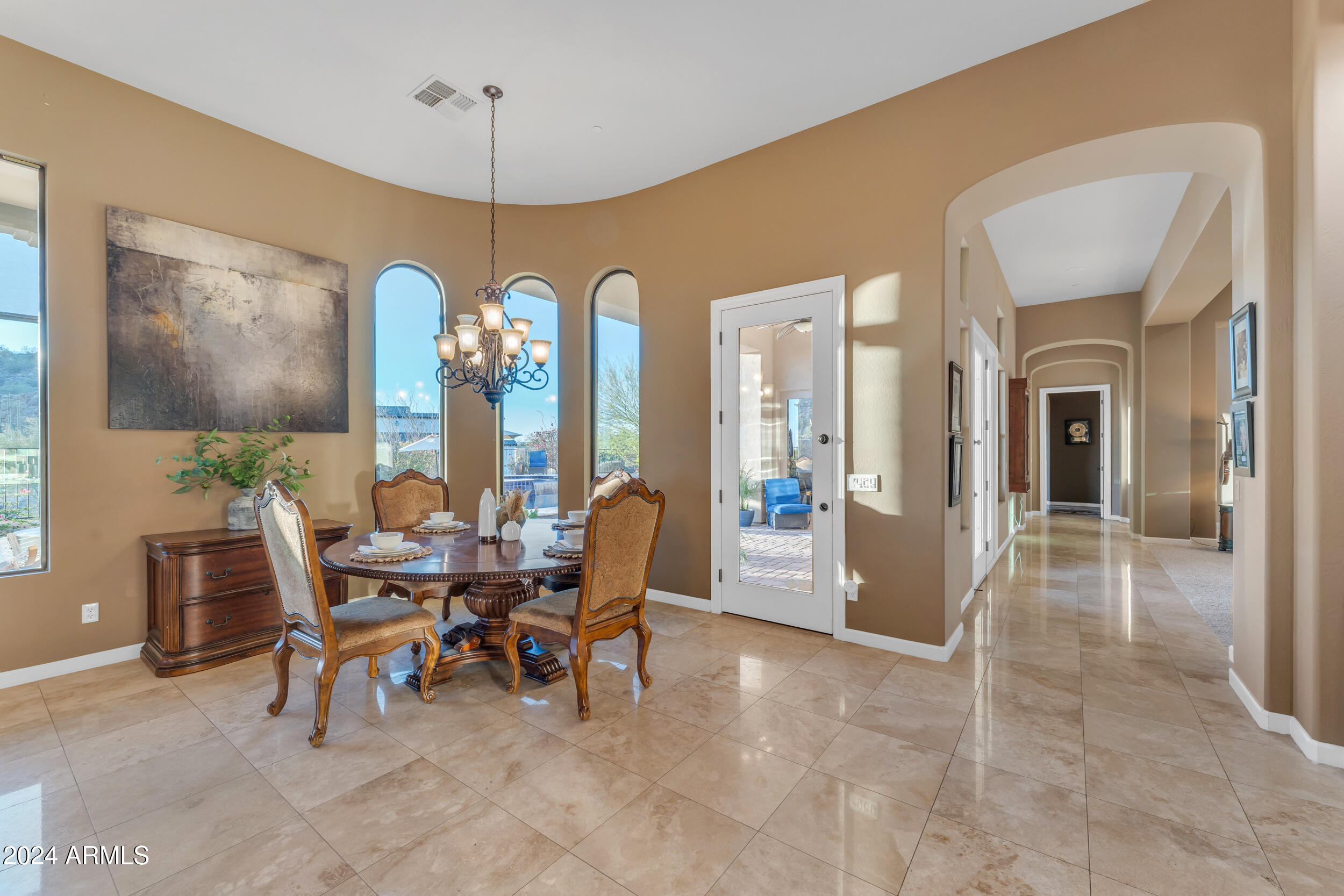 8724 E REGINA Circle