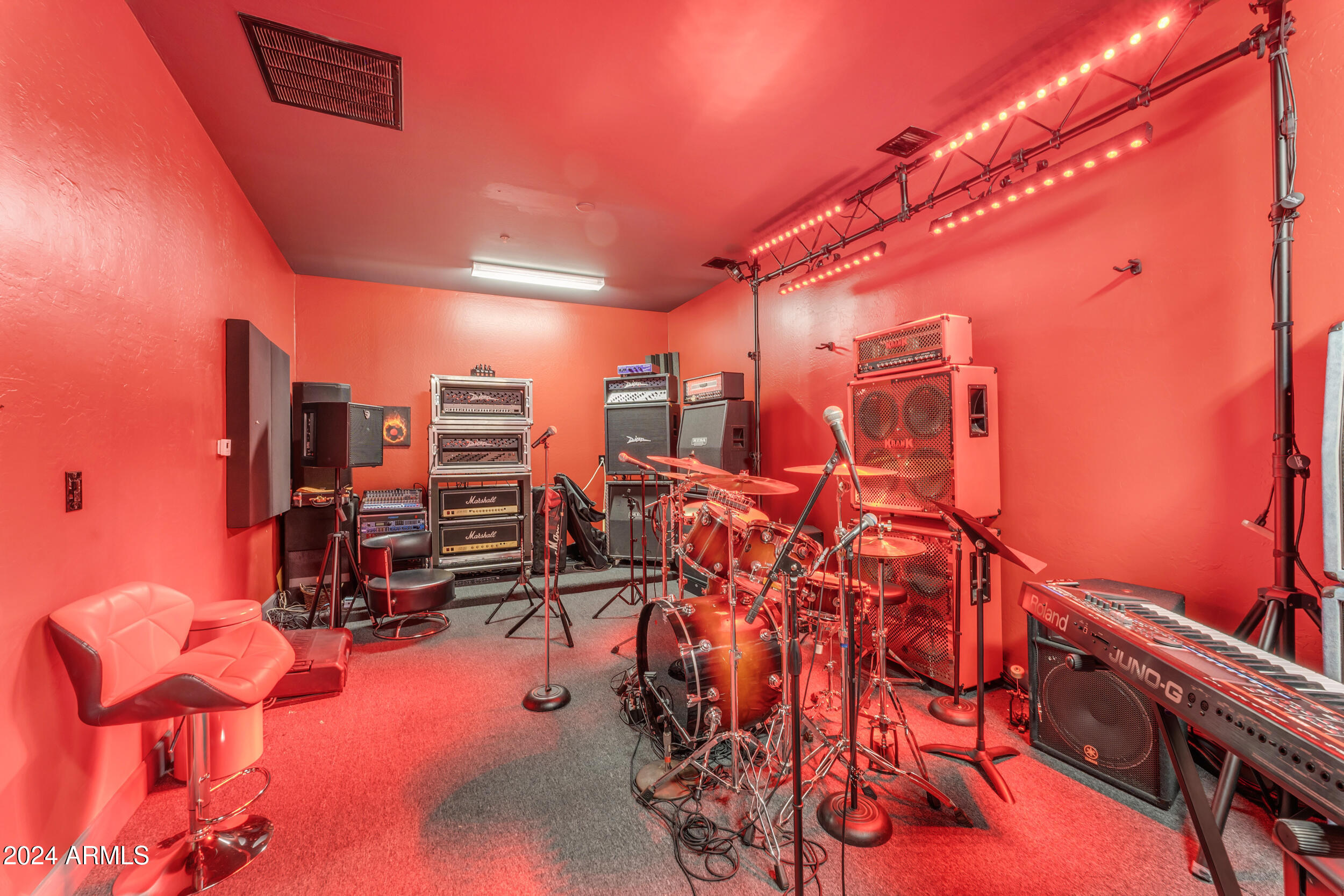 8724 E REGINA Circle