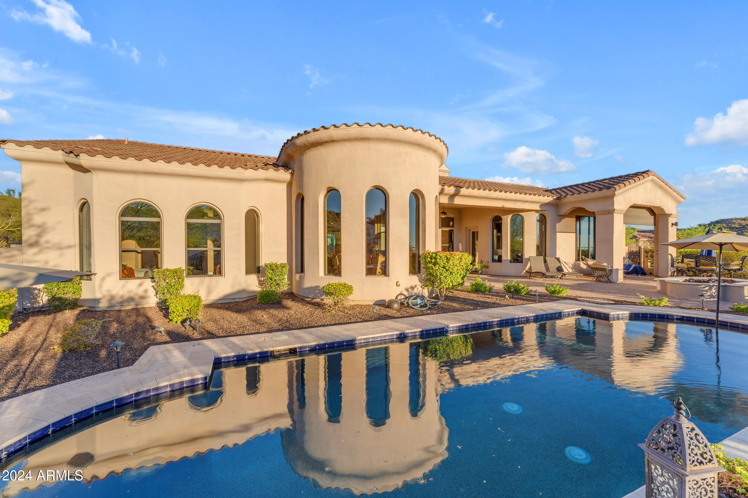 8724 E REGINA Circle